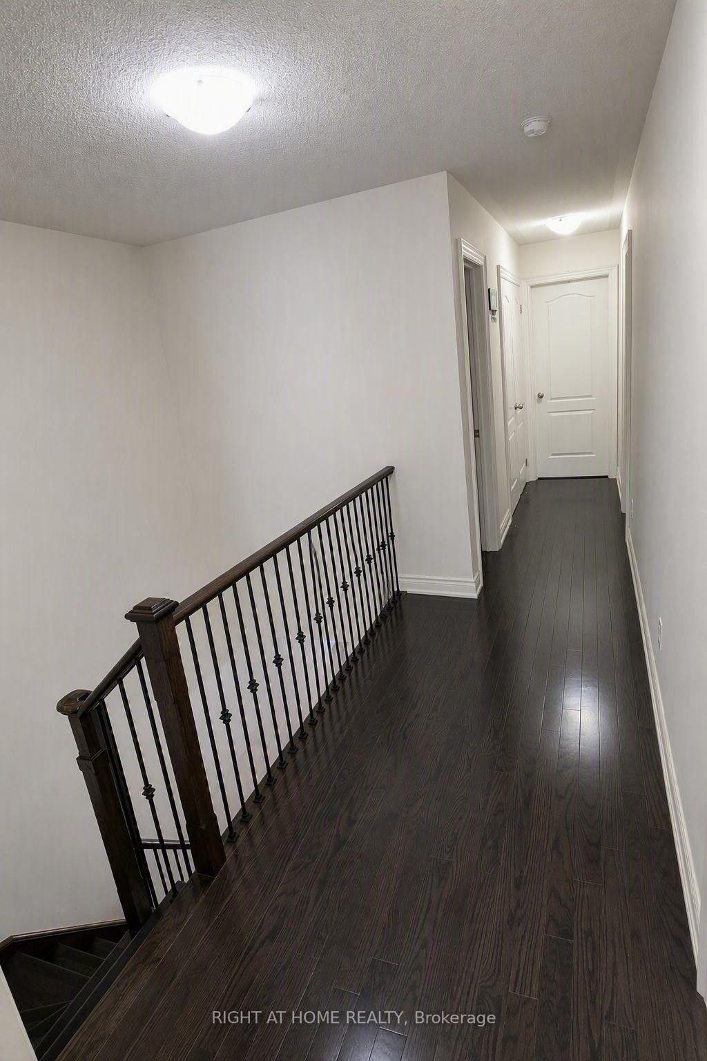 Photo 5 of 7 Little Britain Crescent, Brampton, Bram West — HOMEH