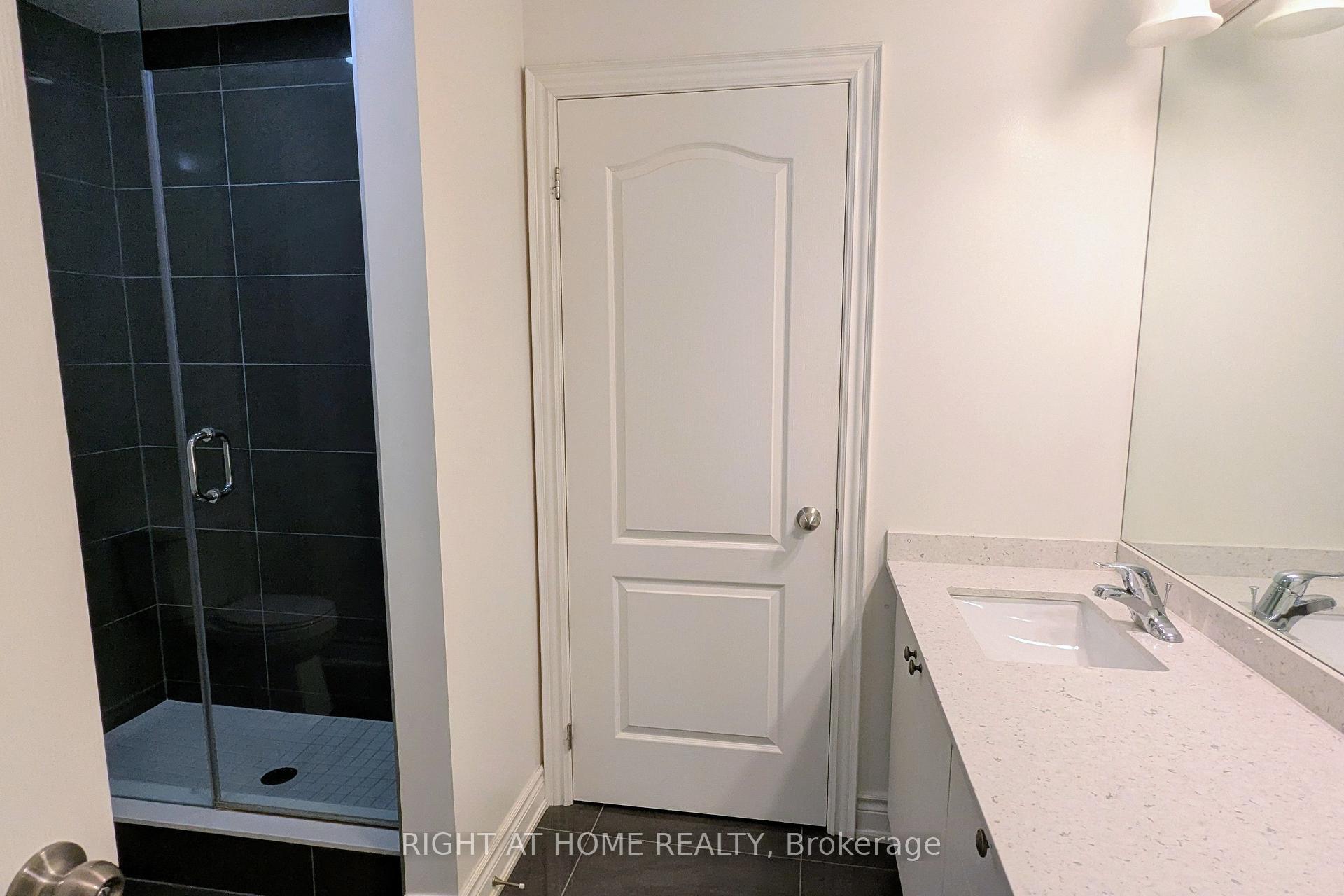 Photo 8 of 7 Little Britain Crescent, Brampton, Bram West — HOMEH