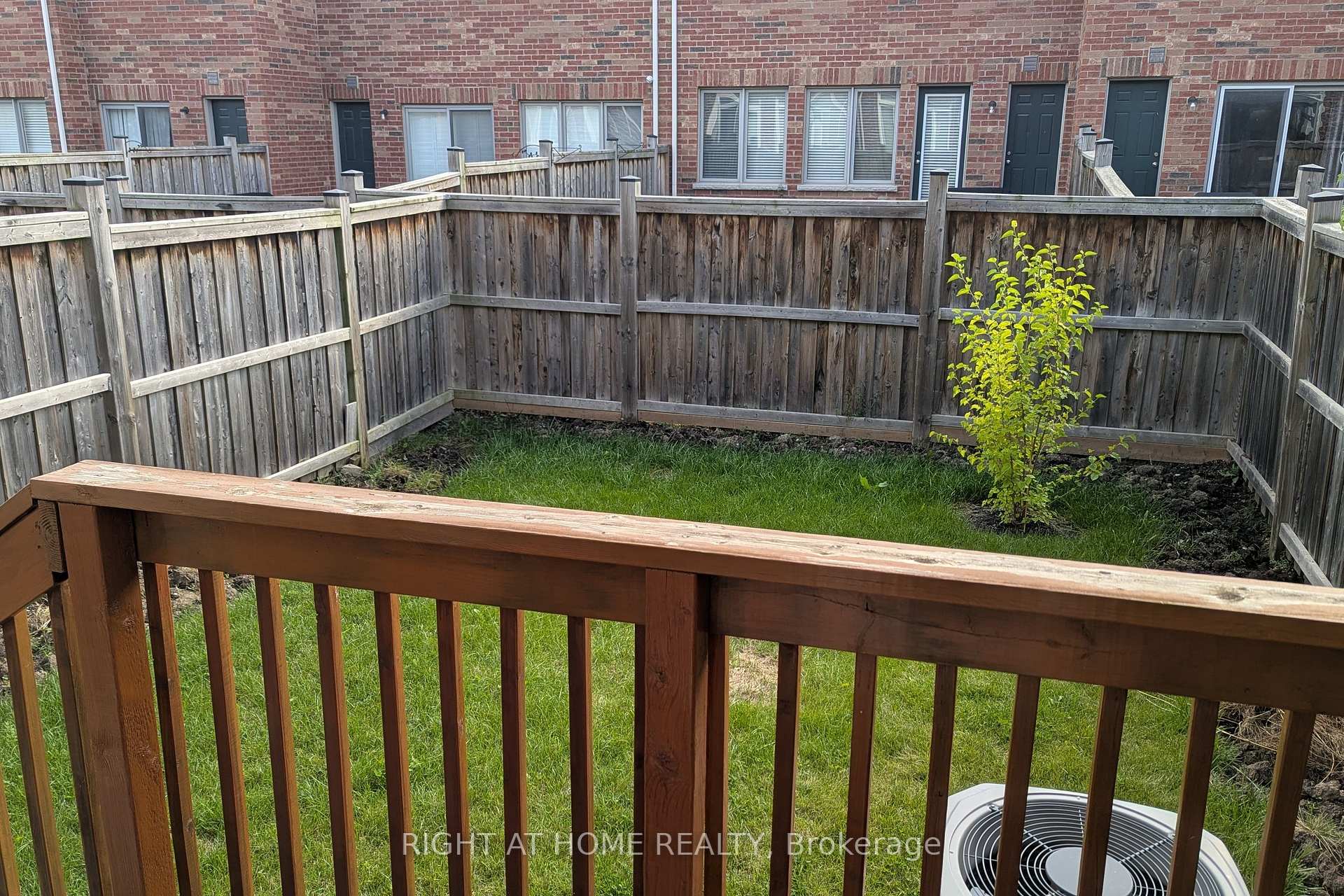 Photo 11 of 7 Little Britain Crescent, Brampton, Bram West — HOMEH
