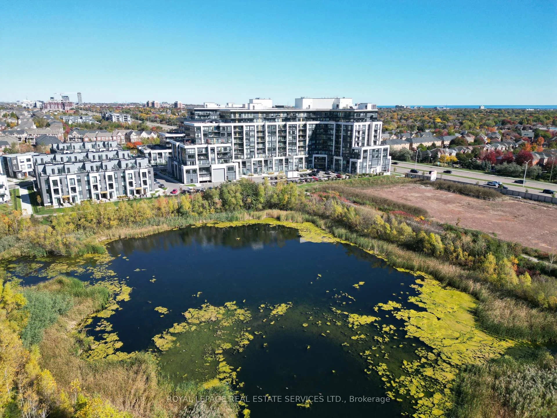 Photo of Unit 431, 405 Dundas Street W