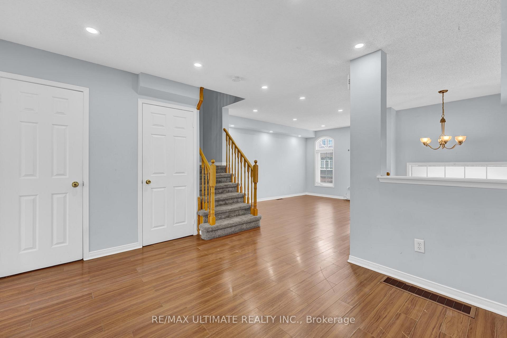 Photo 8 of 73 Bernard Avenue, Brampton, Fletcher's Creek South — HOMEH