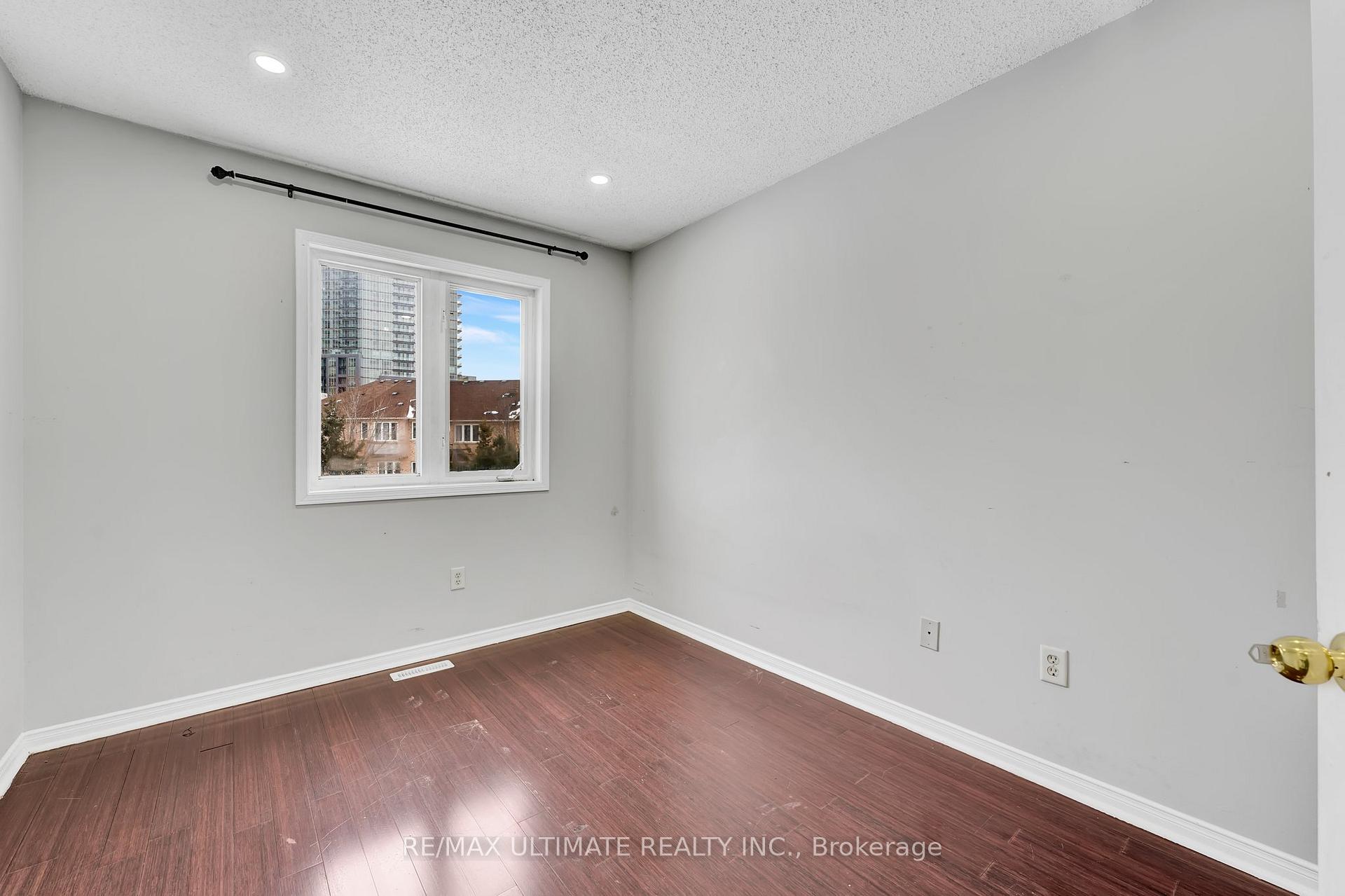 Photo 15 of 73 Bernard Avenue, Brampton, Fletcher's Creek South — HOMEH