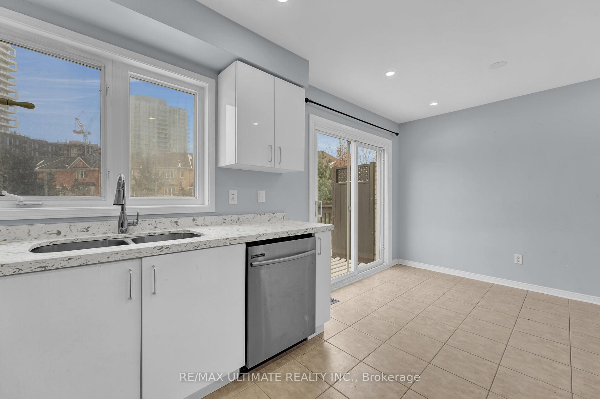 Photo 33 of 73 Bernard Avenue, Brampton, Fletcher's Creek South — HOMEH