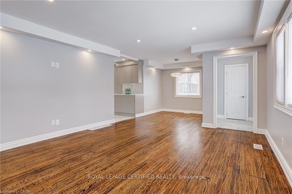Photo 5 of 54 Duncombe Drive, Hamilton, Hill Park — HOMEH