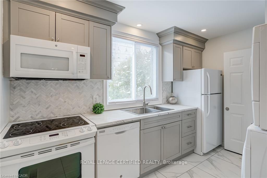Photo 9 of 54 Duncombe Drive, Hamilton, Hill Park — HOMEH