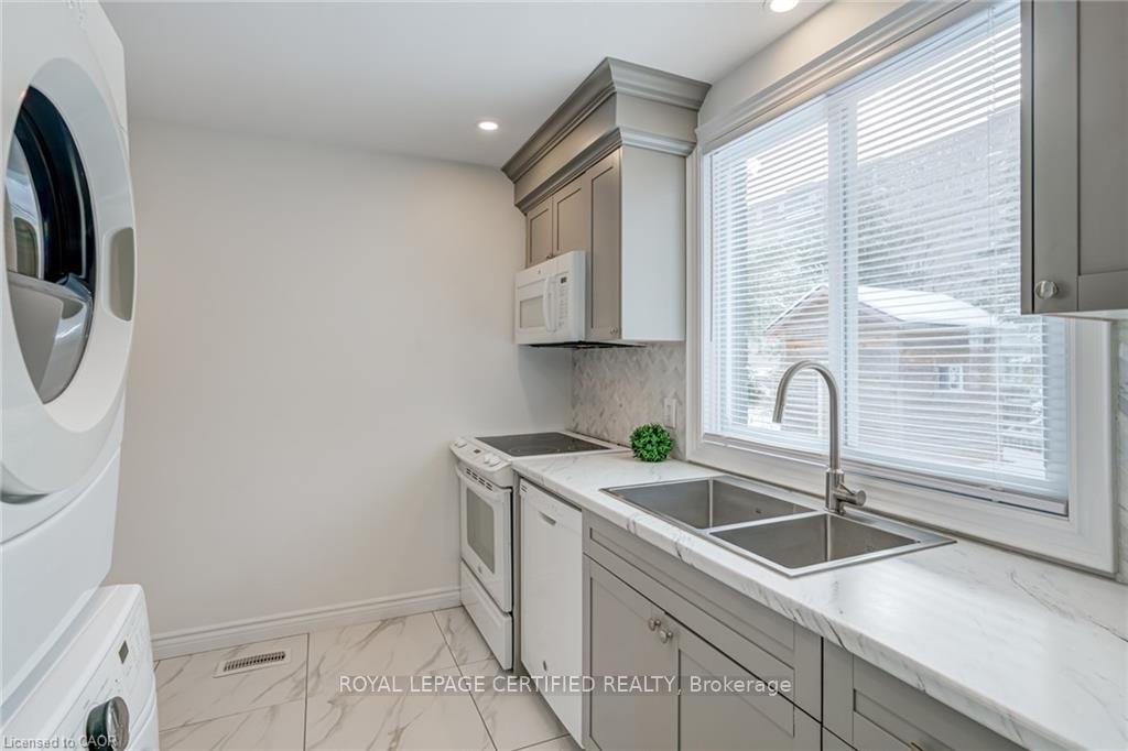 Photo 10 of 54 Duncombe Drive, Hamilton, Hill Park — HOMEH