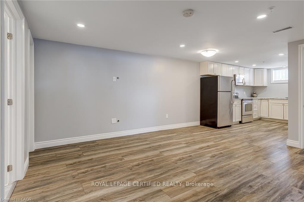 Photo 25 of 54 Duncombe Drive, Hamilton, Hill Park — HOMEH