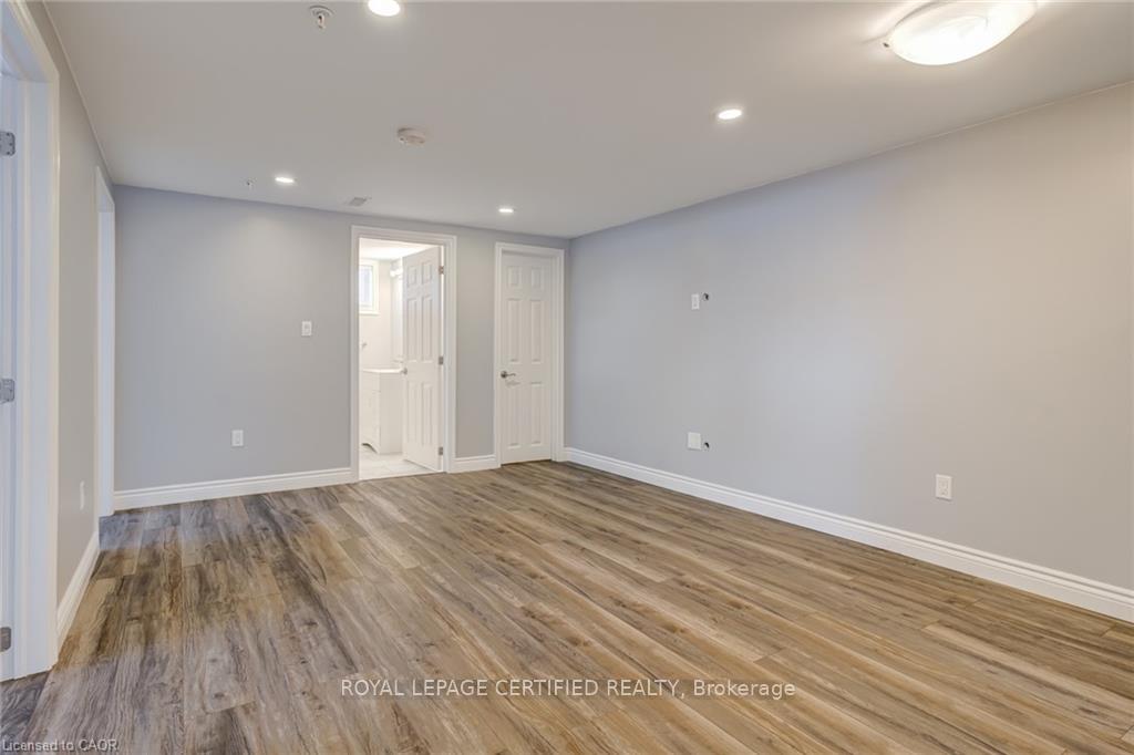Photo 27 of 54 Duncombe Drive, Hamilton, Hill Park — HOMEH