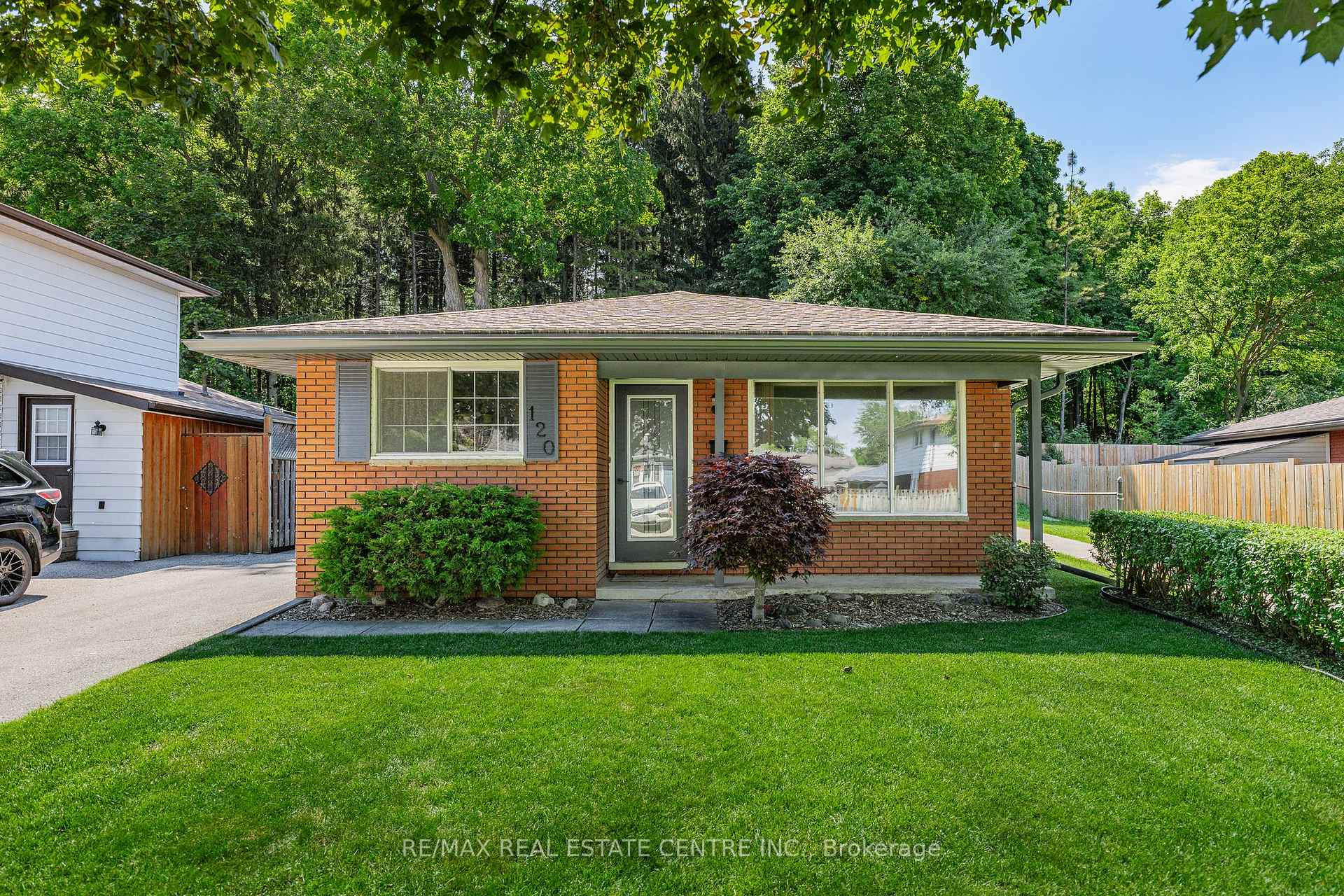 Photo 1 of 120 Arrowhead Crescent, Kitchener, Pioneer Park — HOMEH