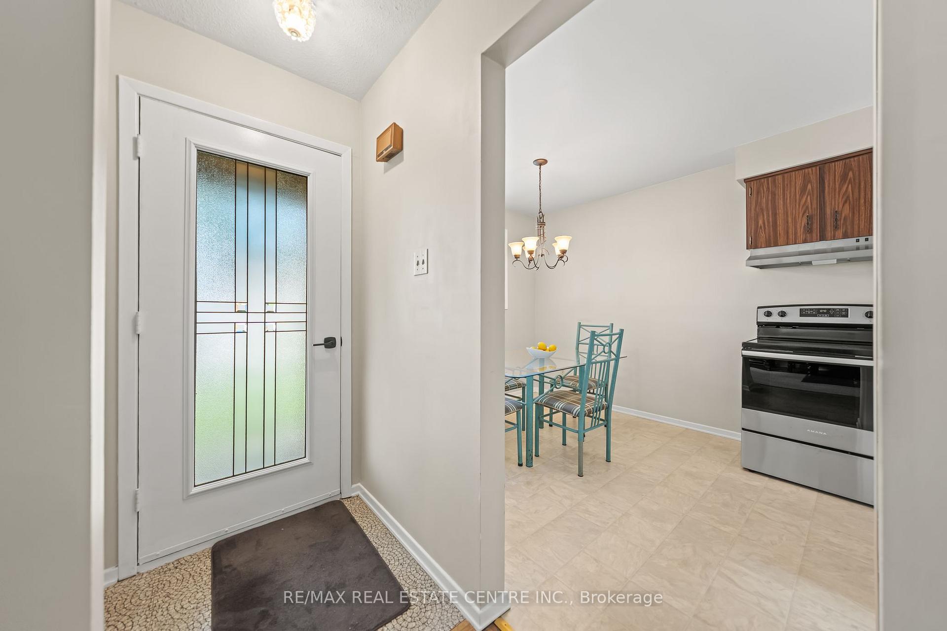 Photo 8 of 120 Arrowhead Crescent, Kitchener, Pioneer Park — HOMEH