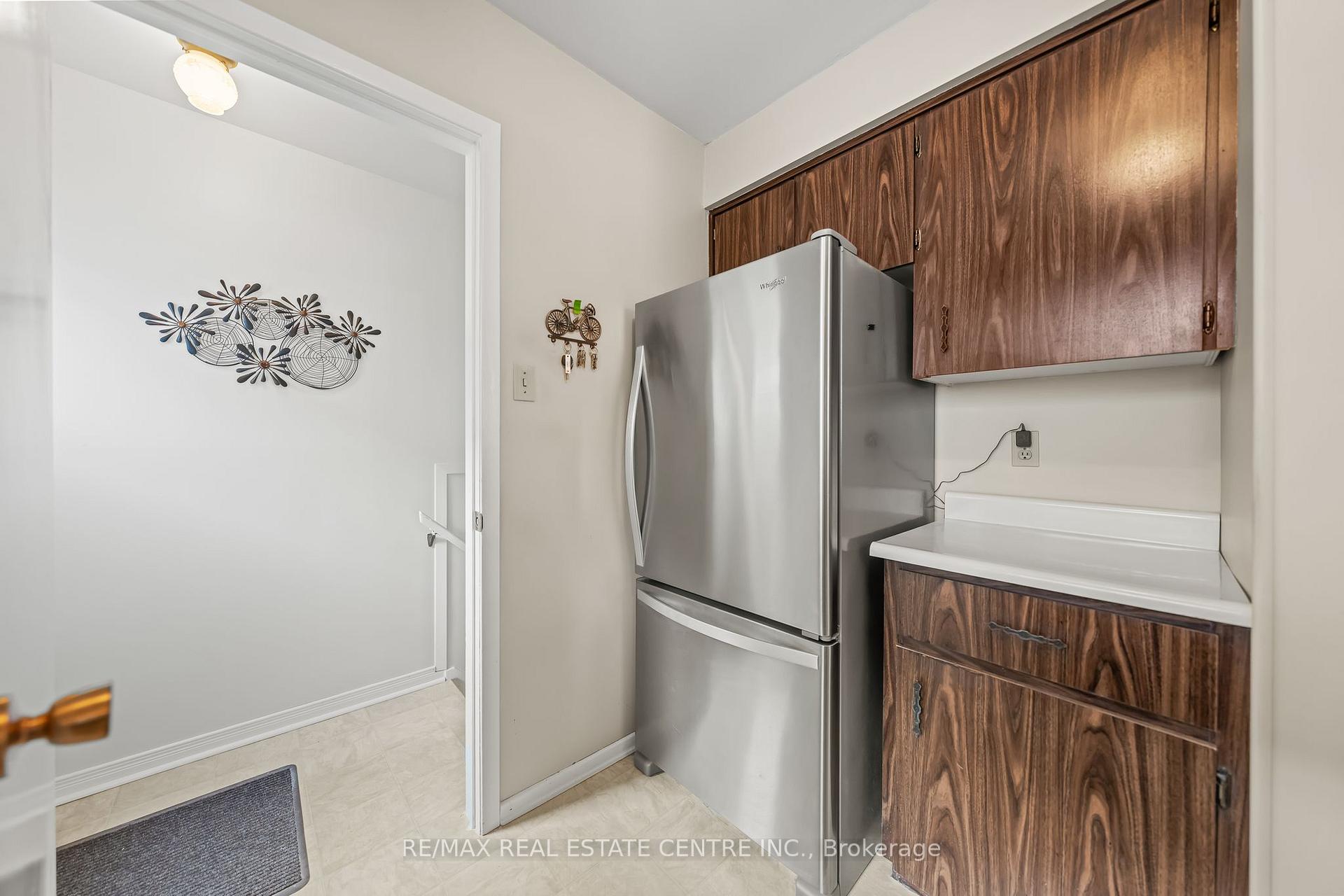 Photo 14 of 120 Arrowhead Crescent, Kitchener, Pioneer Park — HOMEH