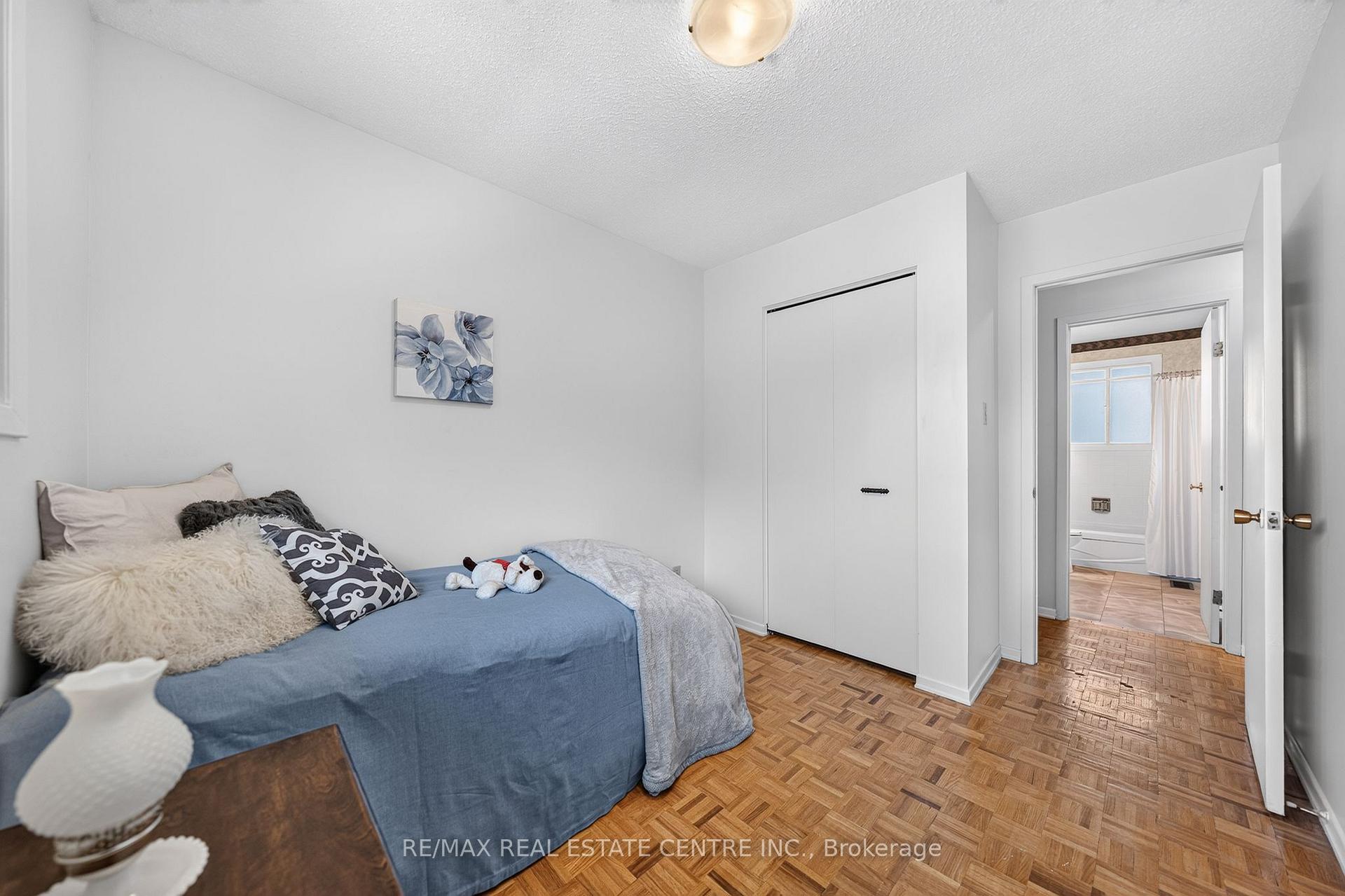 Photo 21 of 120 Arrowhead Crescent, Kitchener, Pioneer Park — HOMEH