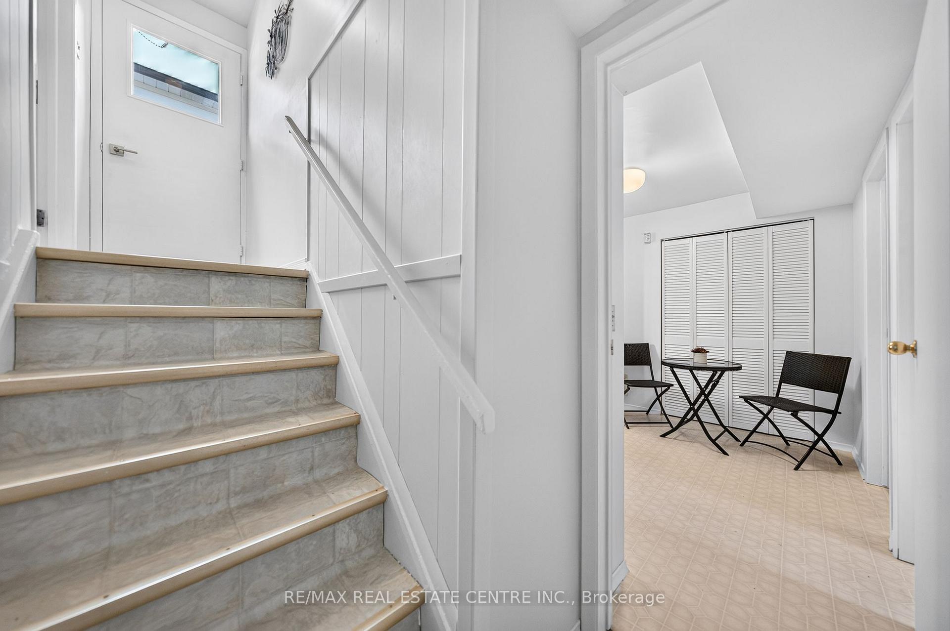 Photo 25 of 120 Arrowhead Crescent, Kitchener, Pioneer Park — HOMEH