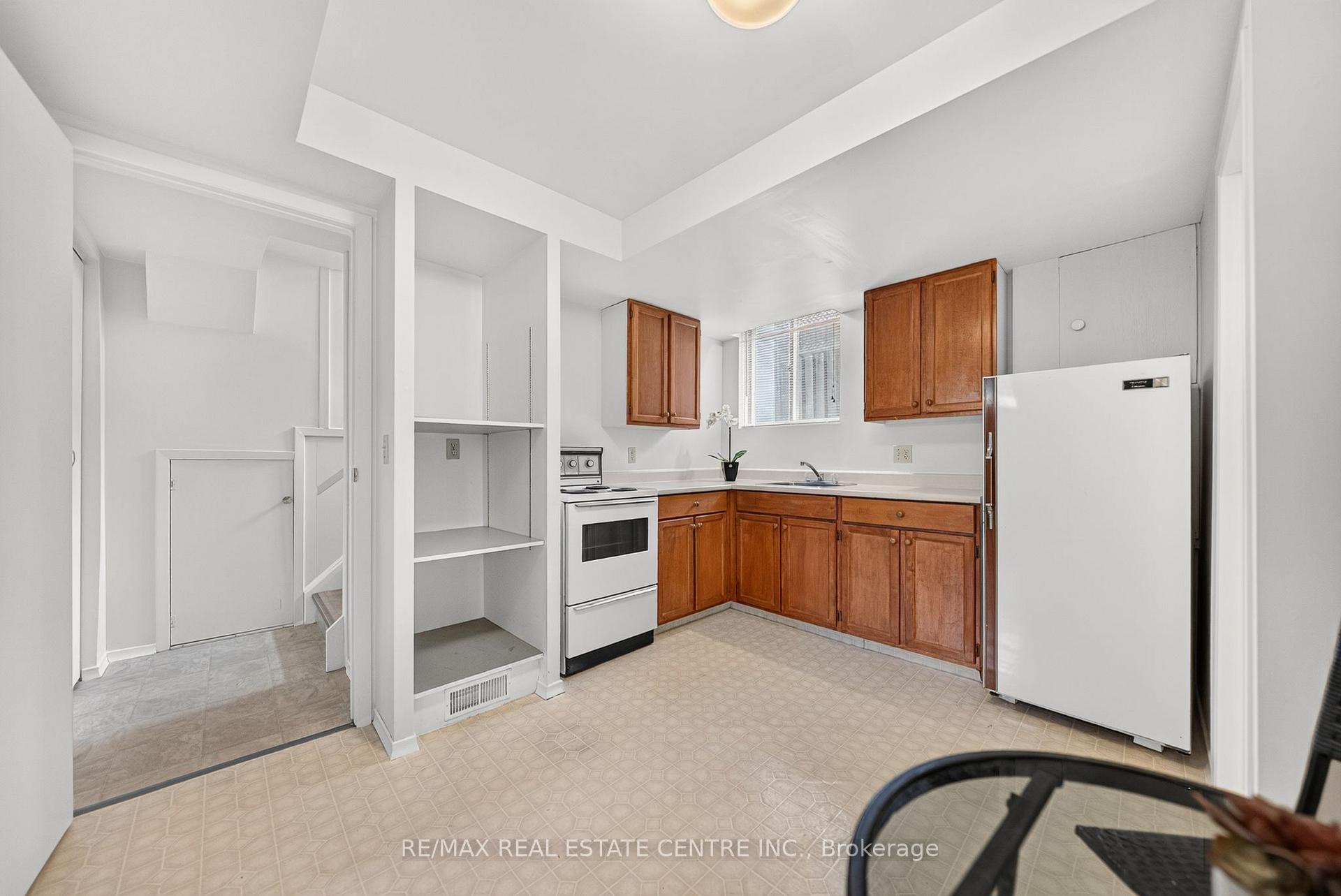 Photo 27 of 120 Arrowhead Crescent, Kitchener, Pioneer Park — HOMEH