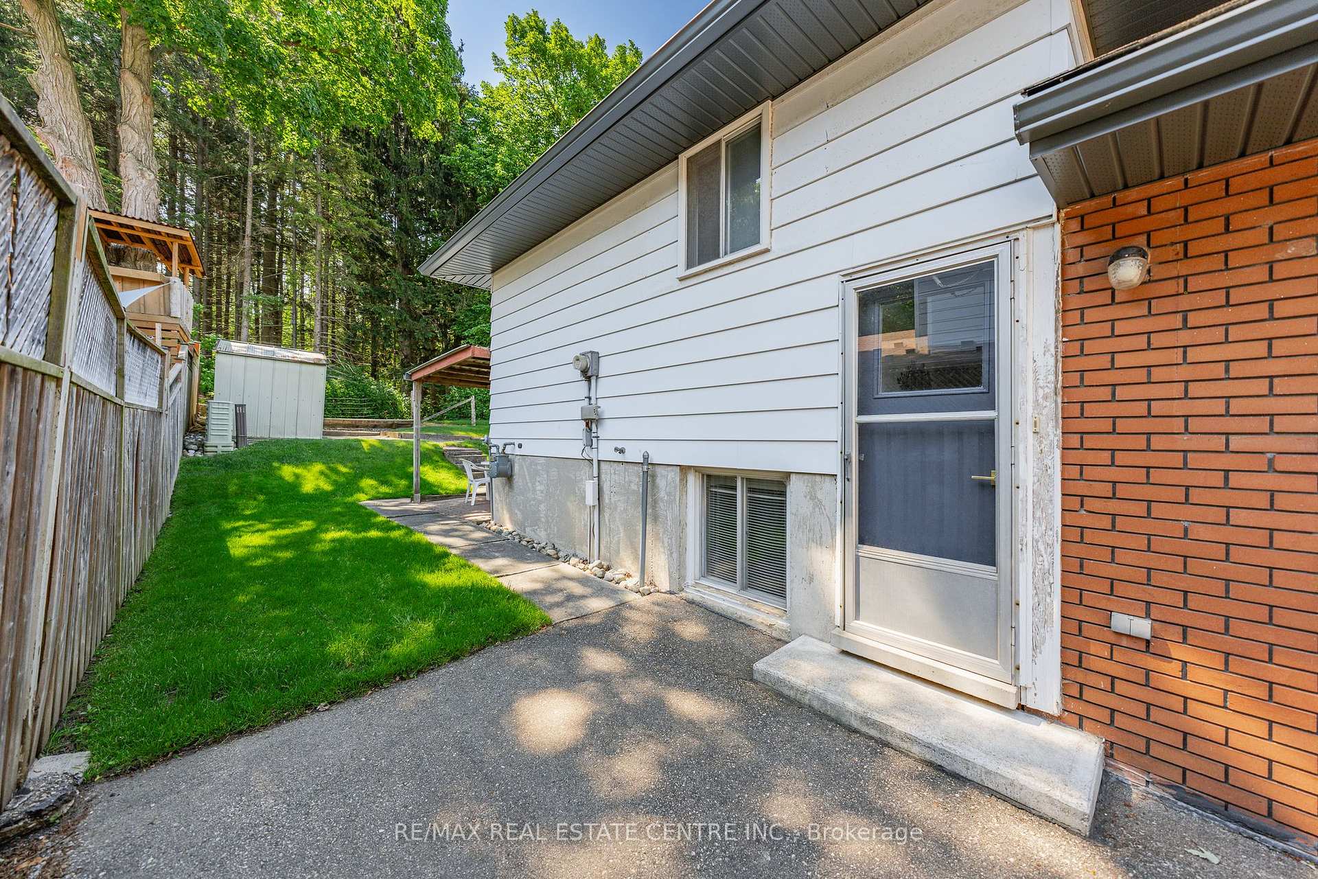 Photo 37 of 120 Arrowhead Crescent, Kitchener, Pioneer Park — HOMEH