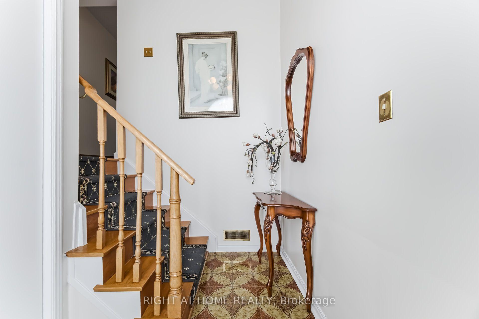 Photo 6 of 3938 Midhurst Lane, Mississauga, Rathwood — HOMEH