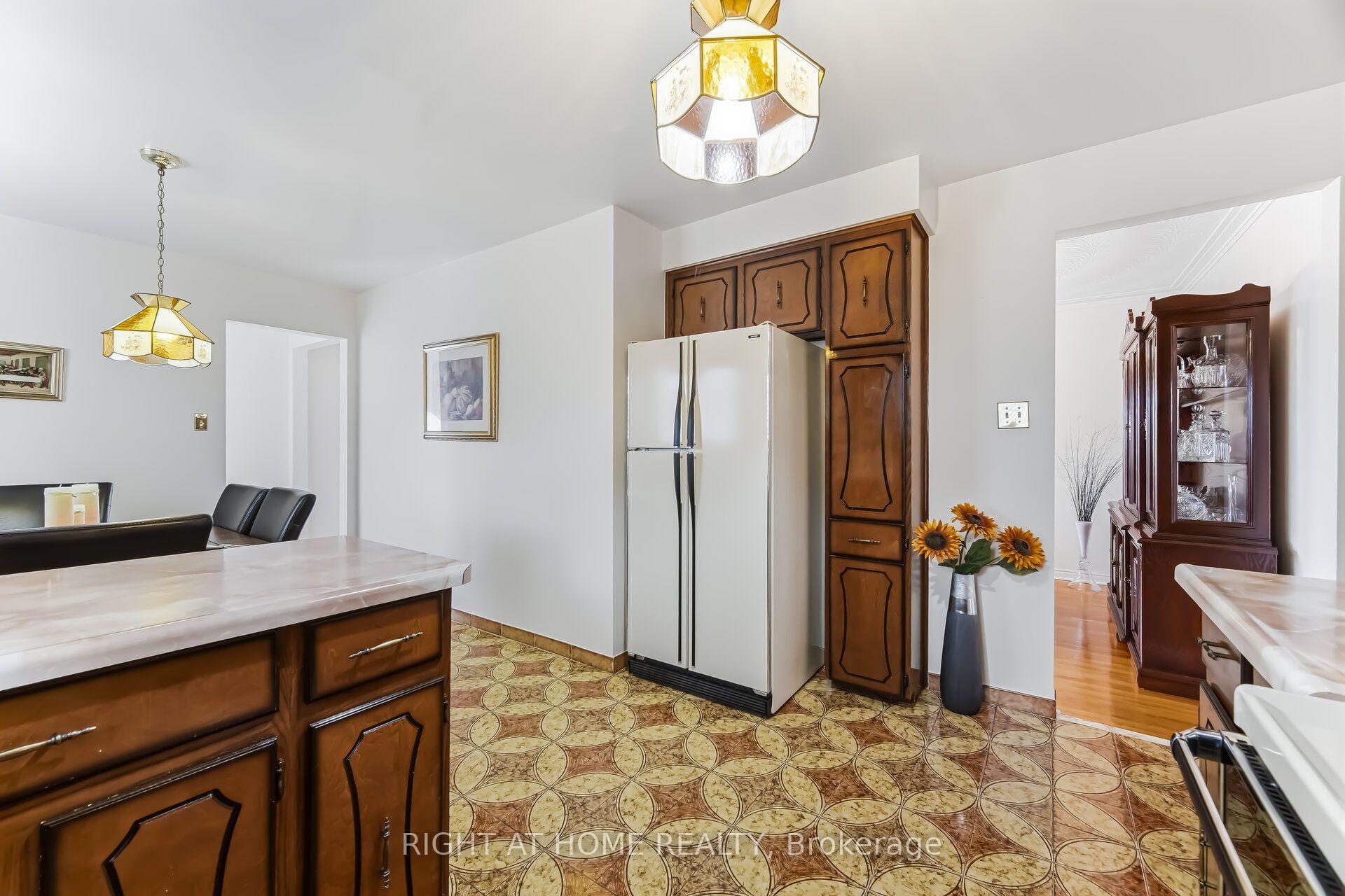 Photo 10 of 3938 Midhurst Lane, Mississauga, Rathwood — HOMEH