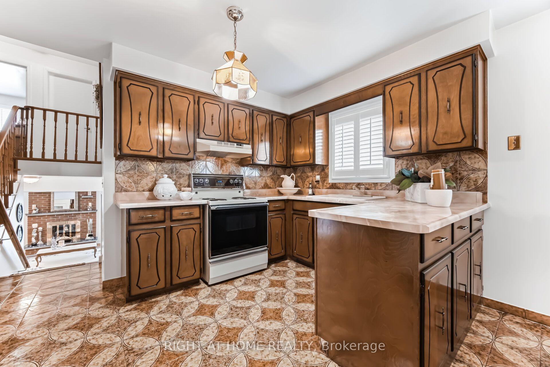 Photo 12 of 3938 Midhurst Lane, Mississauga, Rathwood — HOMEH
