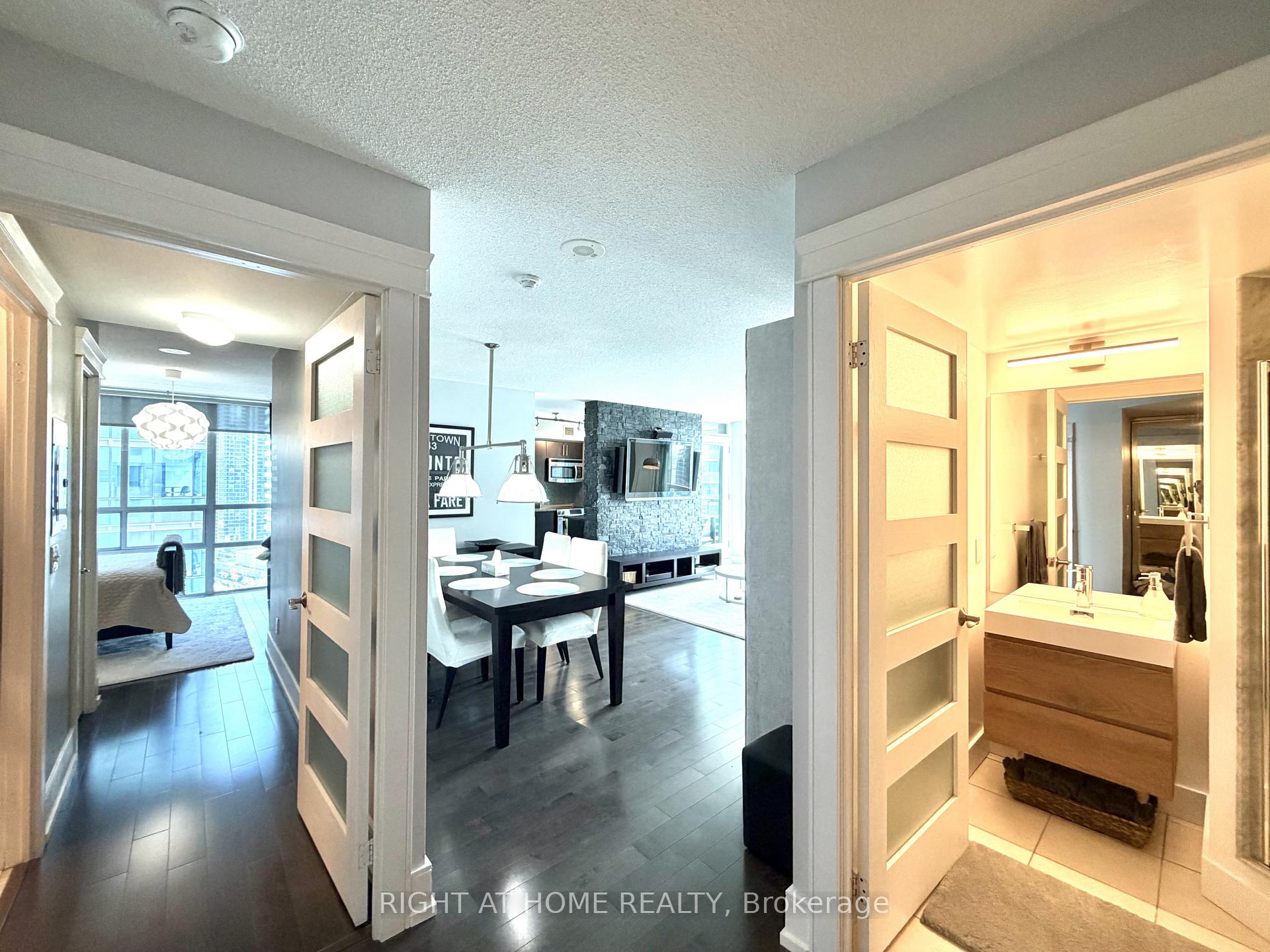 Photo 3 of Unit 2910, 30 Grand Trunk Crescent, Toronto, Waterfront Communities — HOMEH