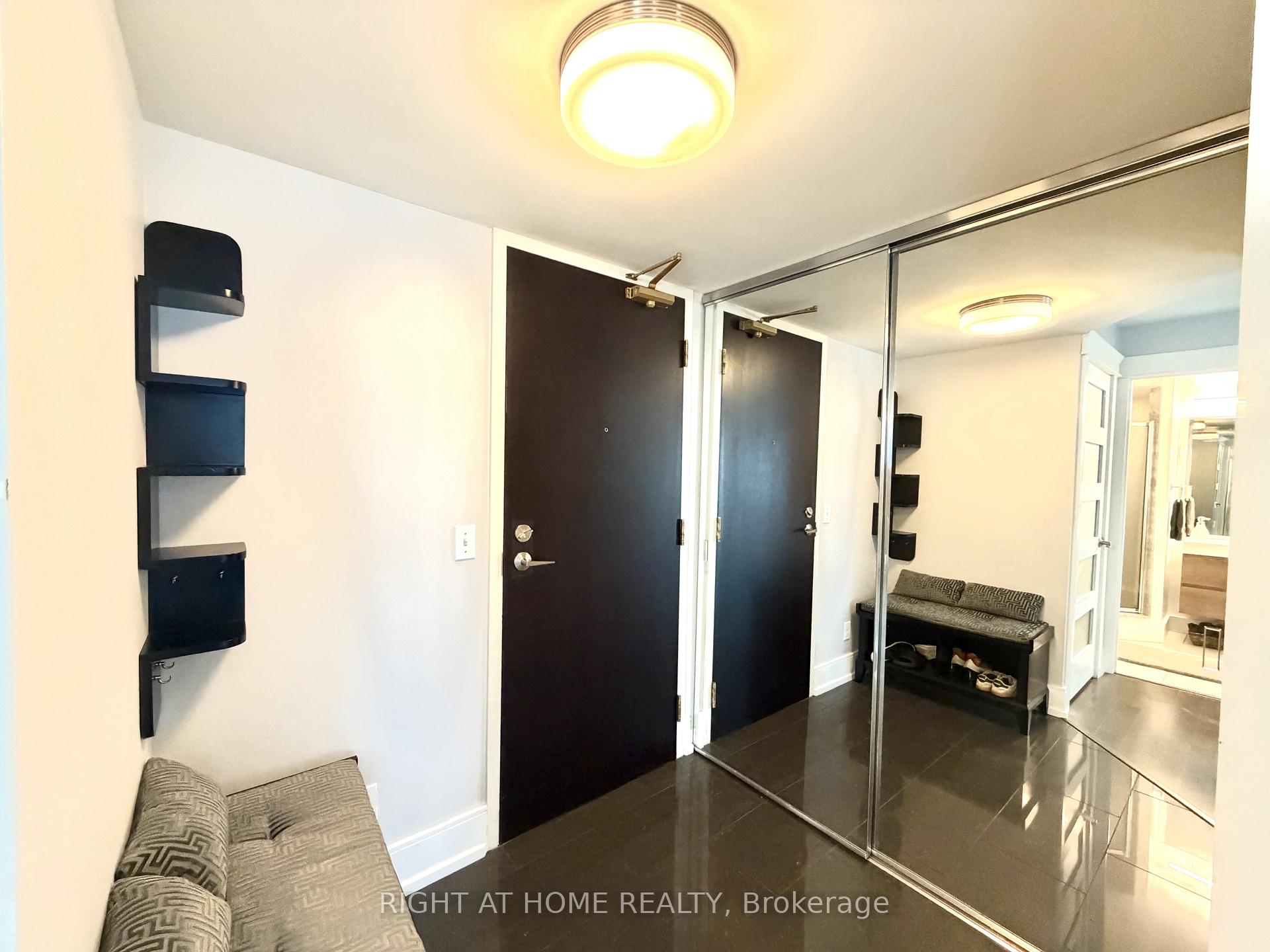 Photo 2 of Unit 2910, 30 Grand Trunk Crescent, Toronto, Waterfront Communities — HOMEH