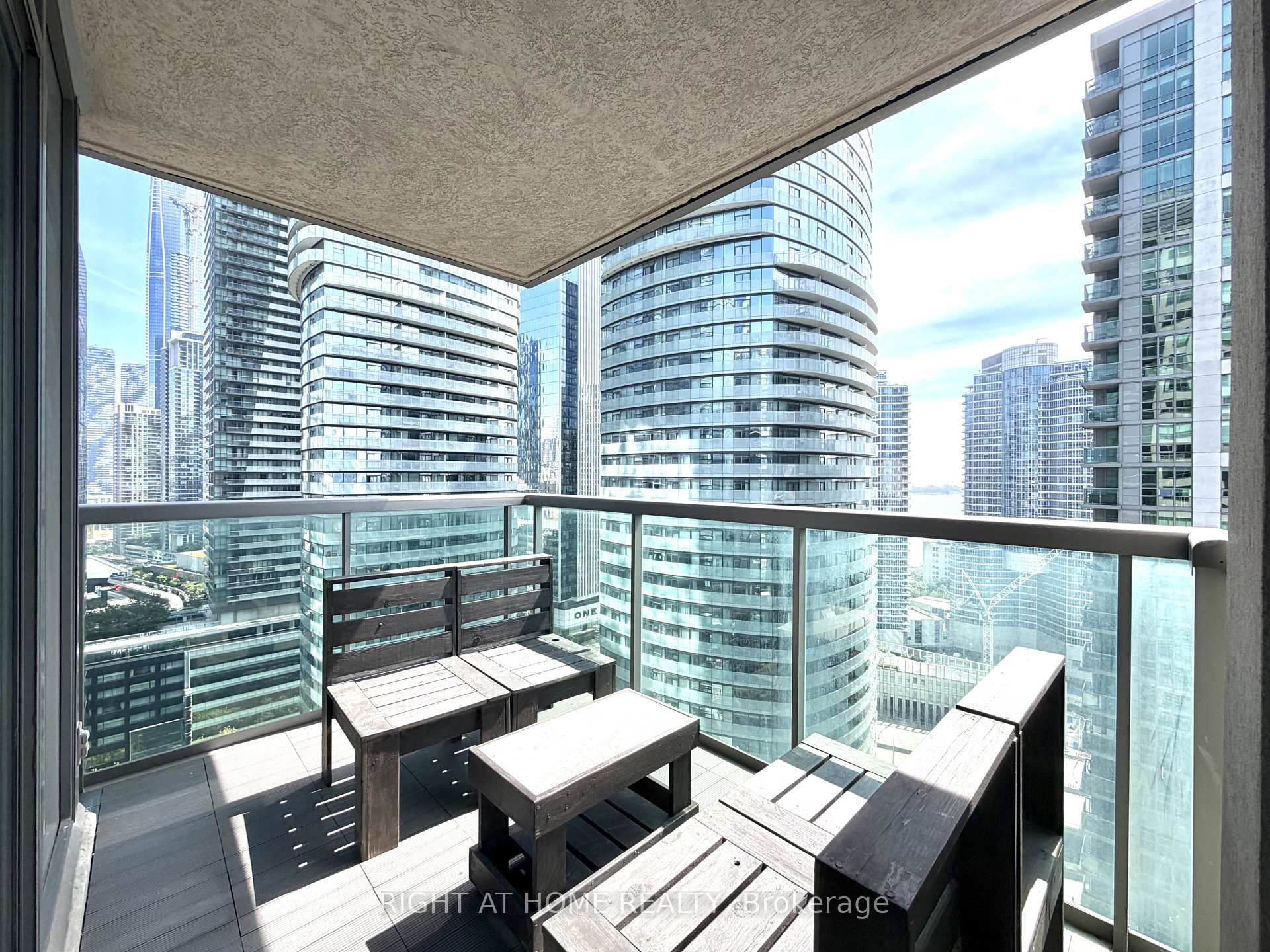Photo 10 of Unit 2910, 30 Grand Trunk Crescent, Toronto, Waterfront Communities — HOMEH