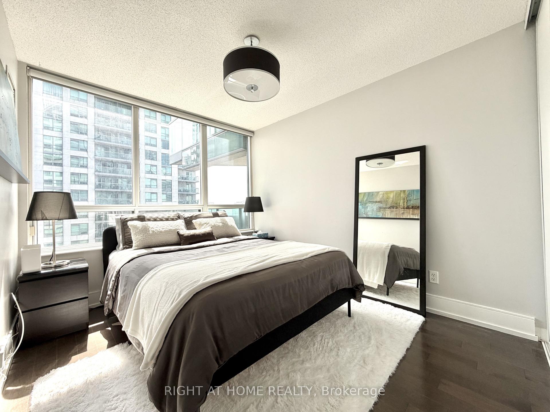 Photo 11 of Unit 2910, 30 Grand Trunk Crescent, Toronto, Waterfront Communities — HOMEH