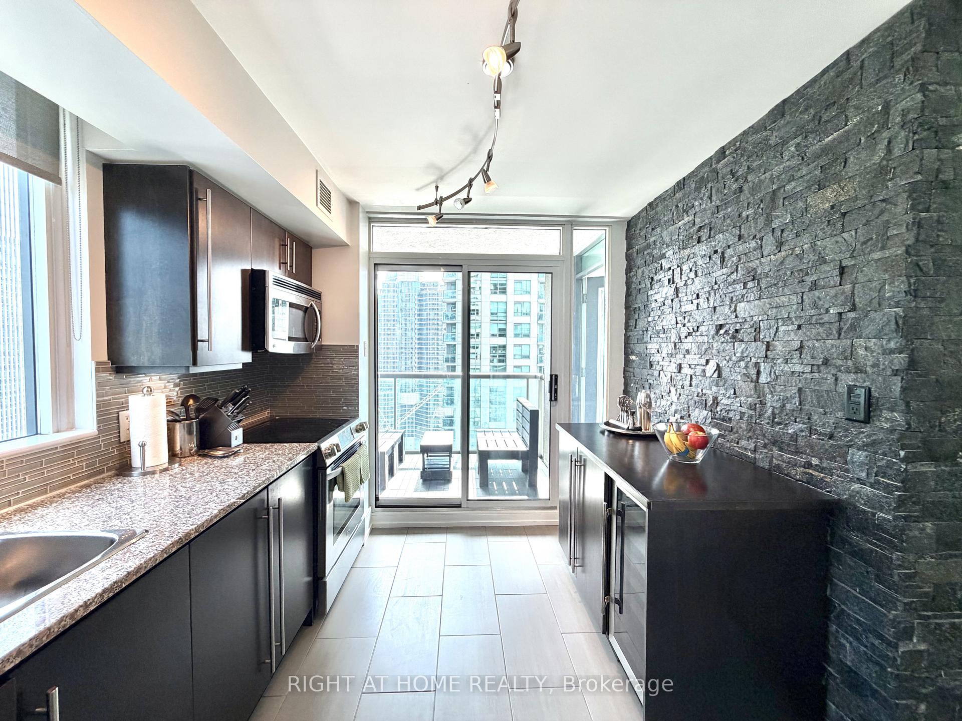 Photo 14 of Unit 2910, 30 Grand Trunk Crescent, Toronto, Waterfront Communities — HOMEH