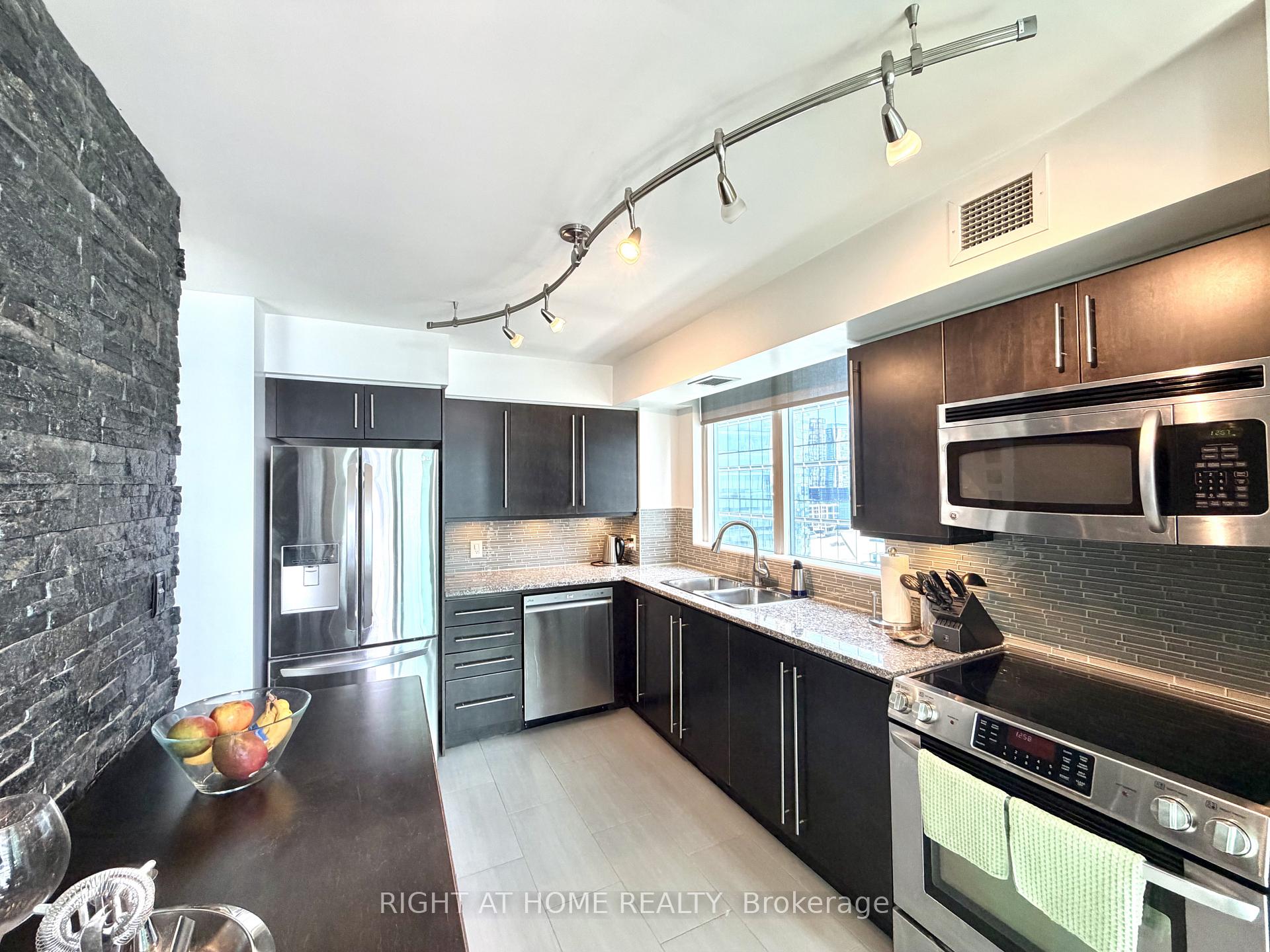 Photo 13 of Unit 2910, 30 Grand Trunk Crescent, Toronto, Waterfront Communities — HOMEH