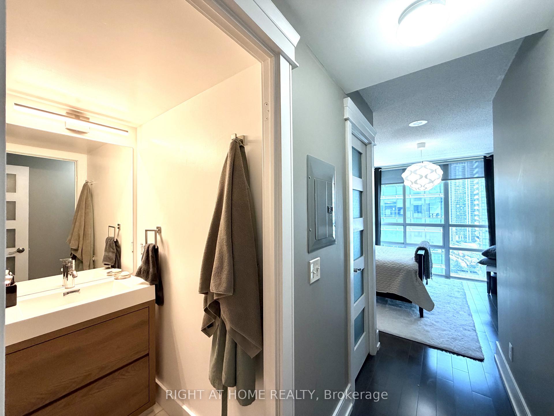 Photo 16 of Unit 2910, 30 Grand Trunk Crescent, Toronto, Waterfront Communities — HOMEH