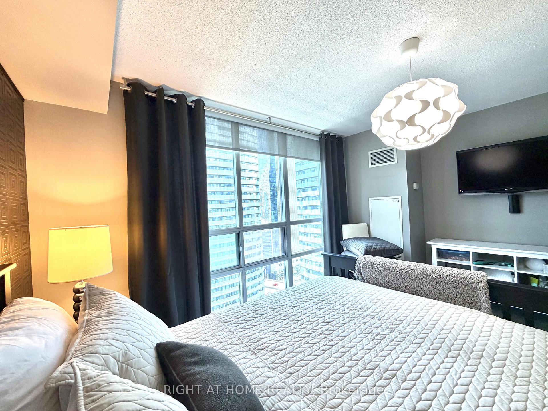 Photo 19 of Unit 2910, 30 Grand Trunk Crescent, Toronto, Waterfront Communities — HOMEH