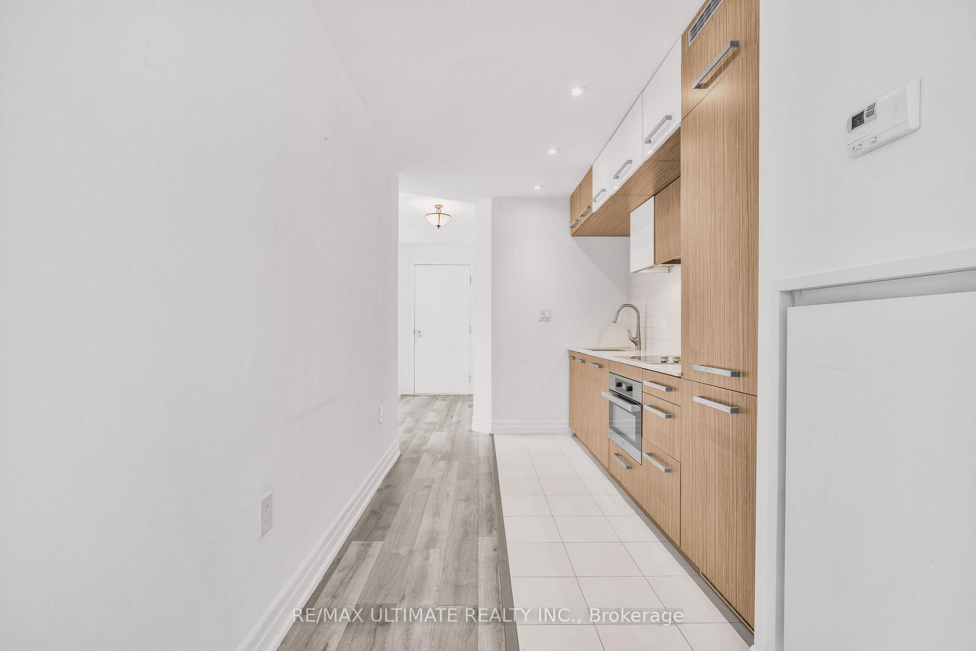 Photo 4 of Unit 506, 8 The Esplanade Street, Toronto, Waterfront Communities — HOMEH