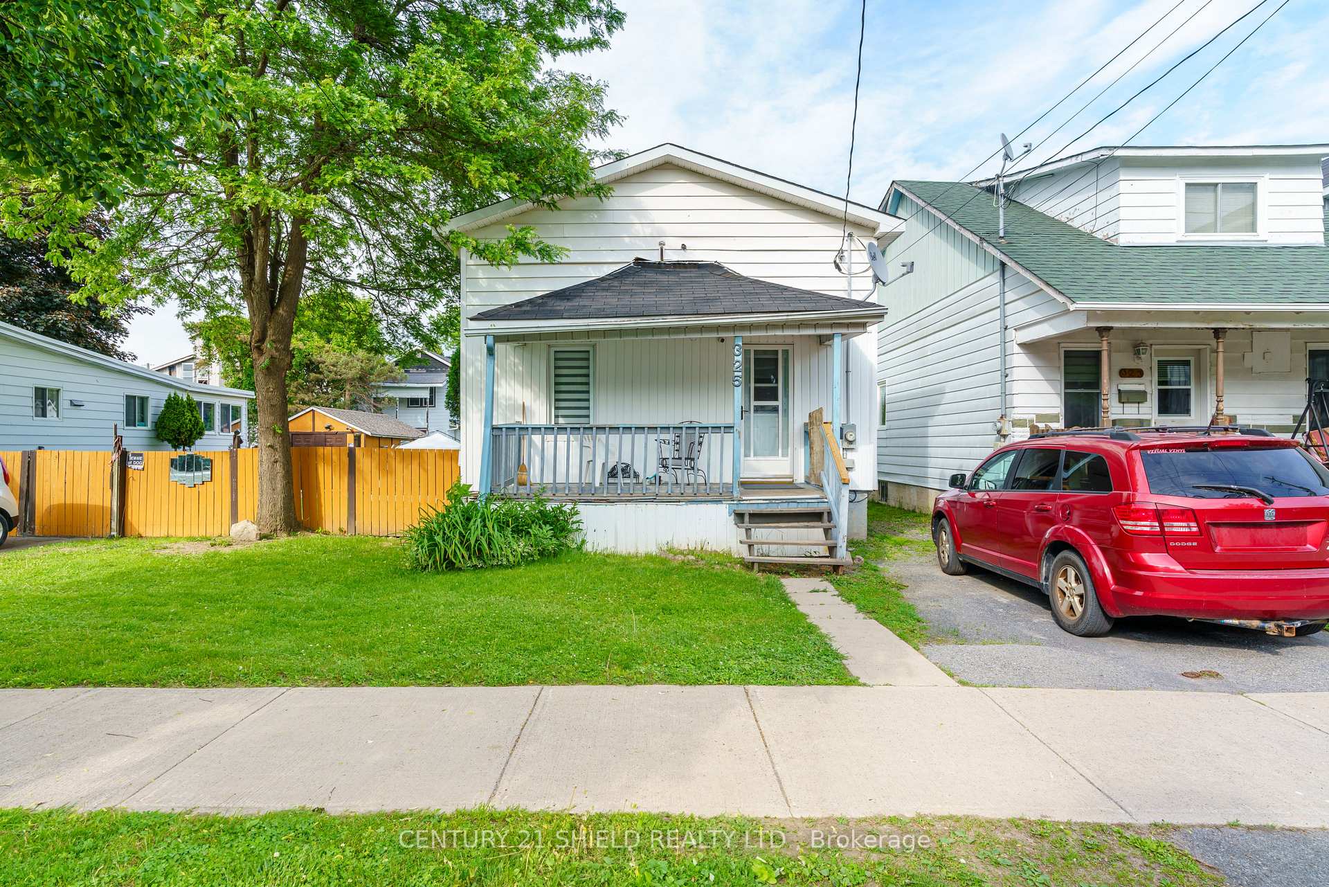 Front of 325 Belmont Street N