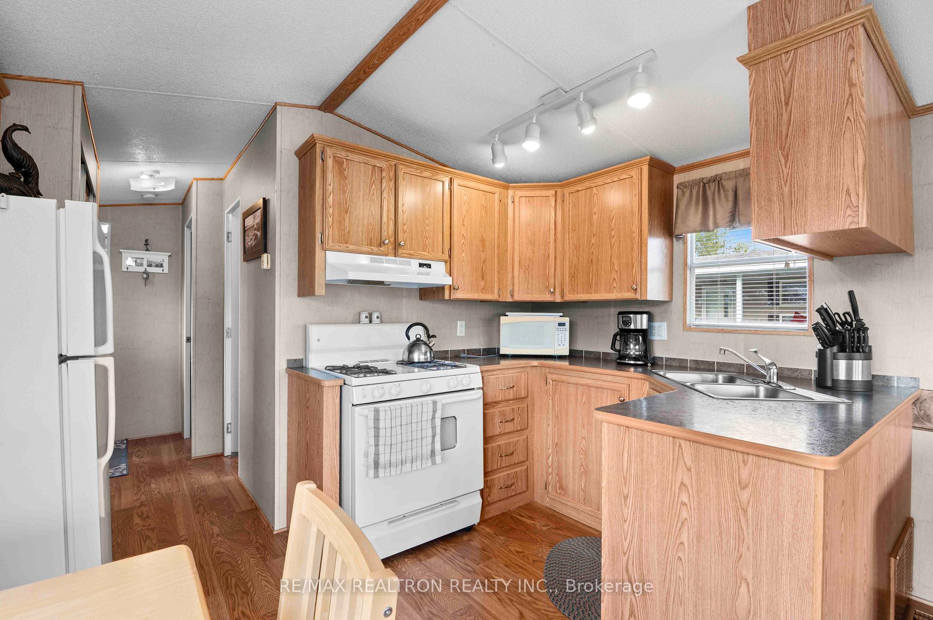 Photo 8 of Unit T102, 7489 Sideroad 5 E, Wellington North, Rural Wellington North — HOMEH