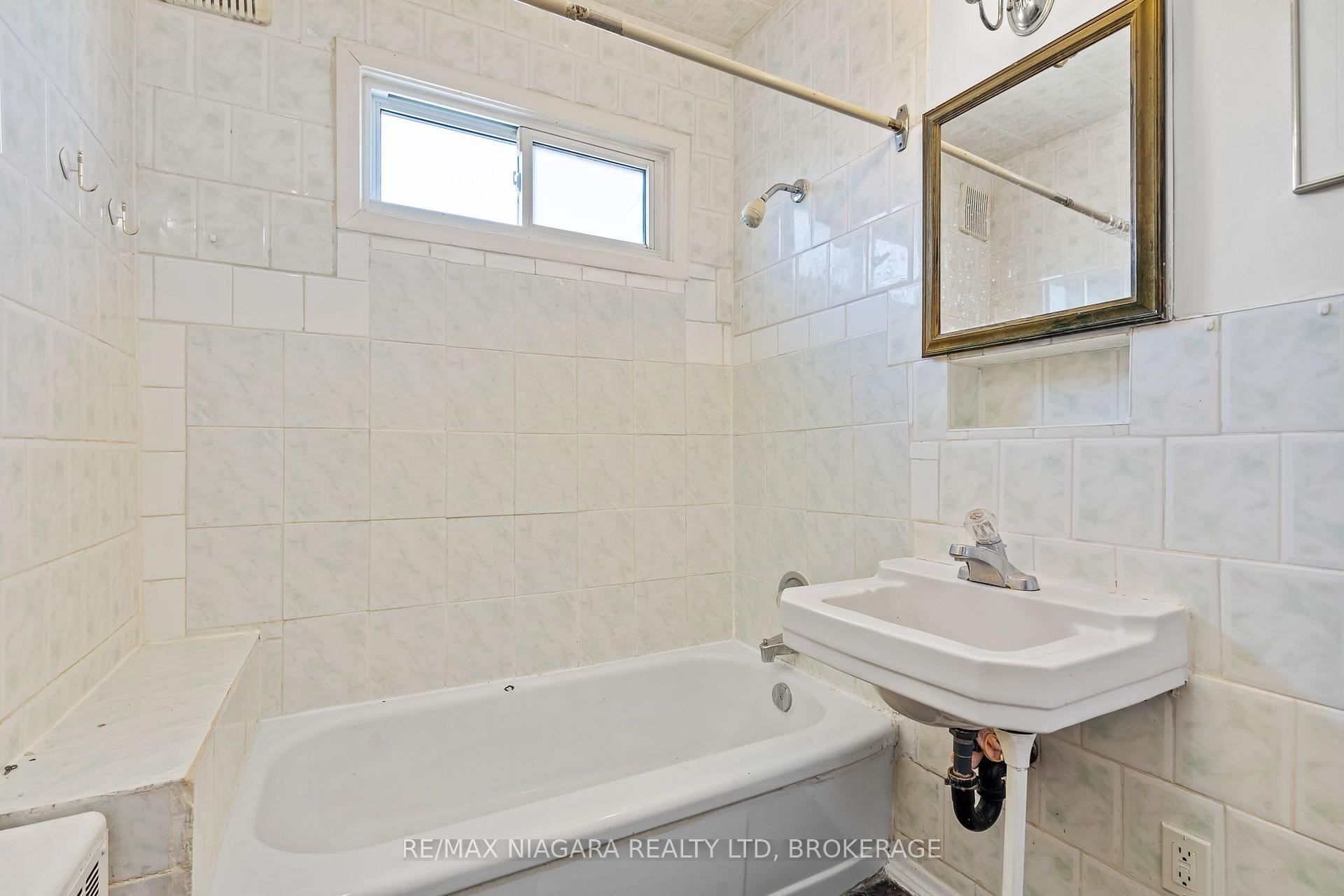 Photo 6 of Unit UPPER, 73 Hillview Road, St. Catharines, Western Hill — HOMEH