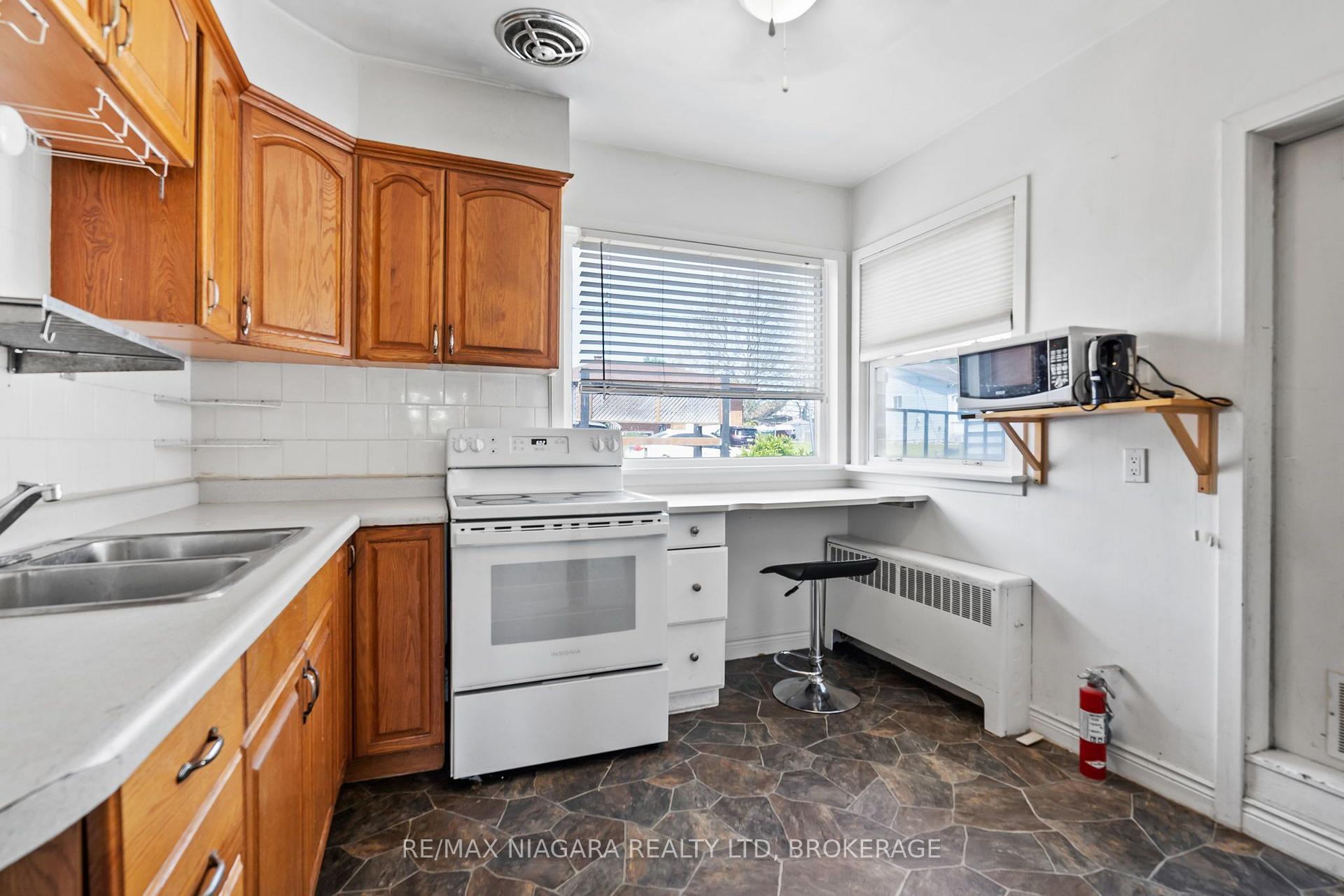 Photo 8 of Unit UPPER, 73 Hillview Road, St. Catharines, Western Hill — HOMEH