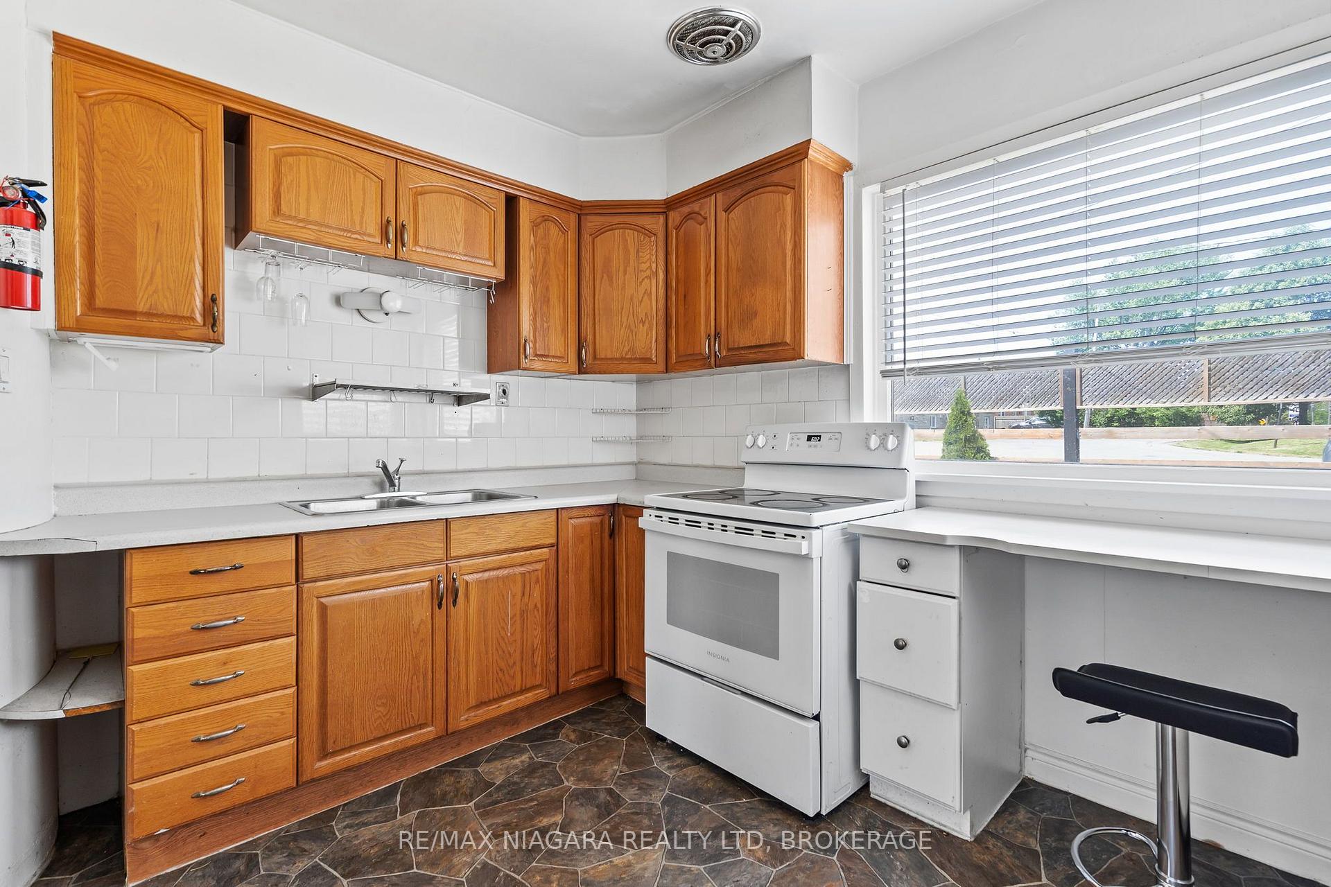 Photo 9 of Unit UPPER, 73 Hillview Road, St. Catharines, Western Hill — HOMEH