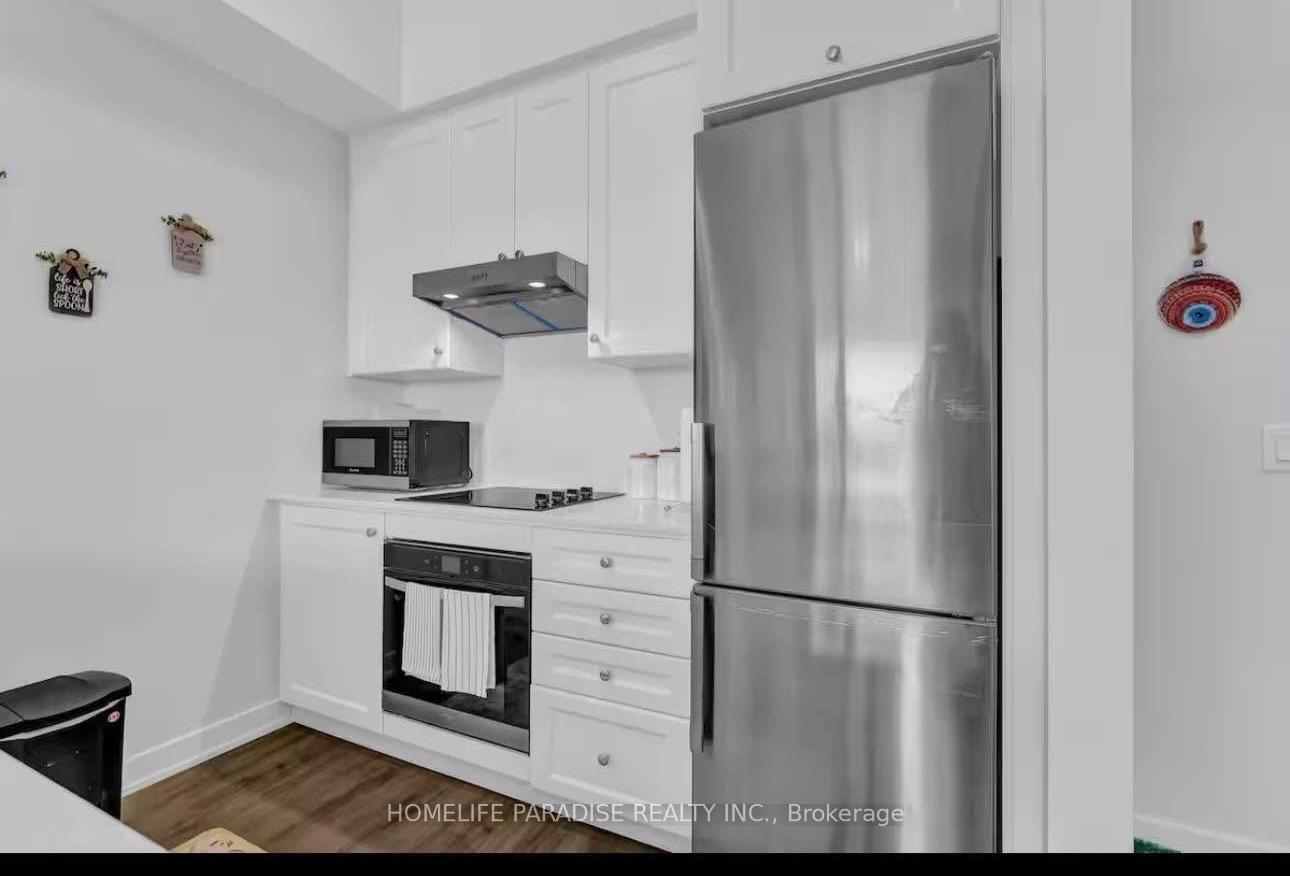 Photo 4 of Unit 605, 600 N Service Rd N, Hamilton, Lakeshore — HOMEH