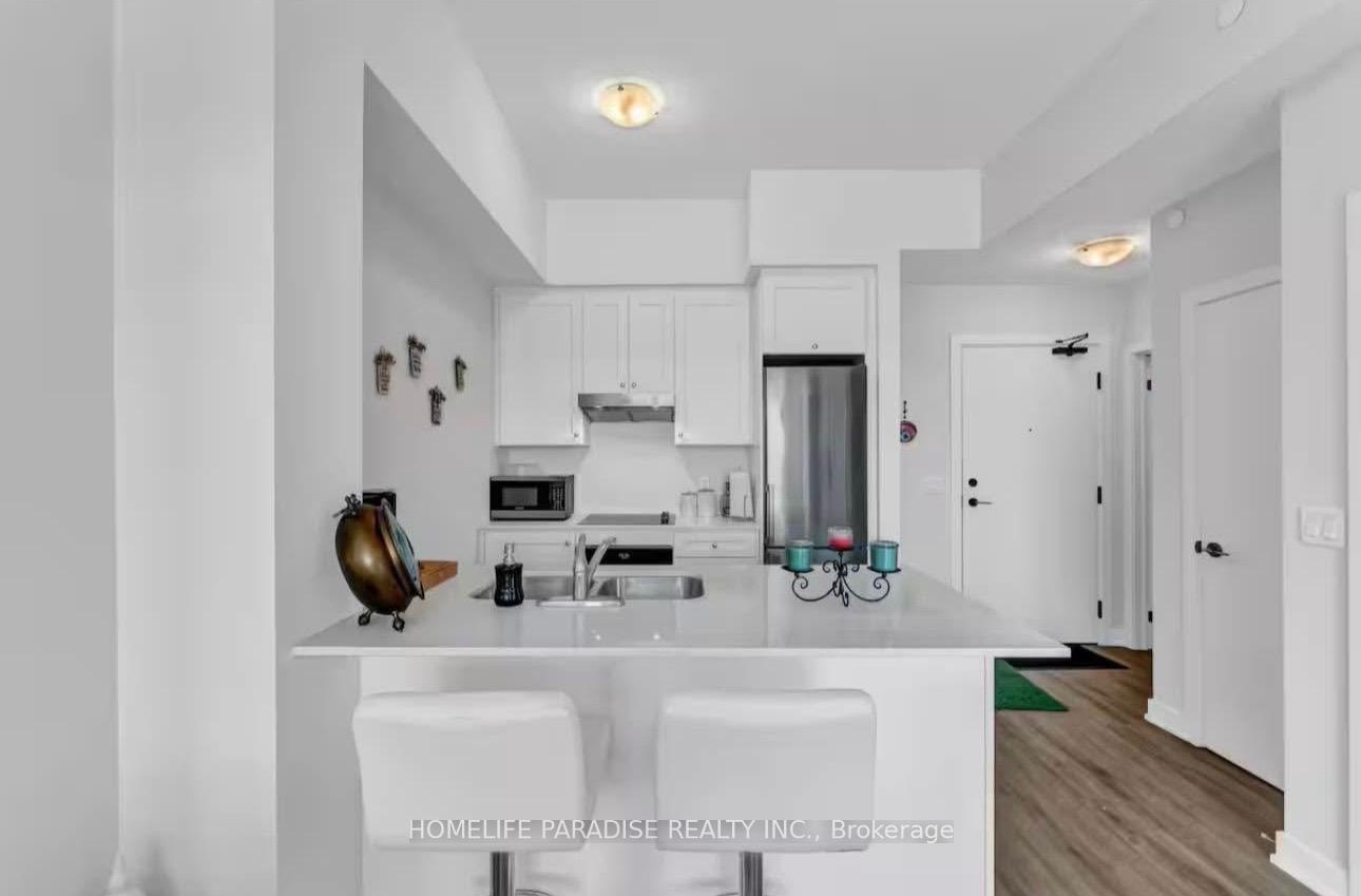Photo 9 of Unit 605, 600 N Service Rd N, Hamilton, Lakeshore — HOMEH