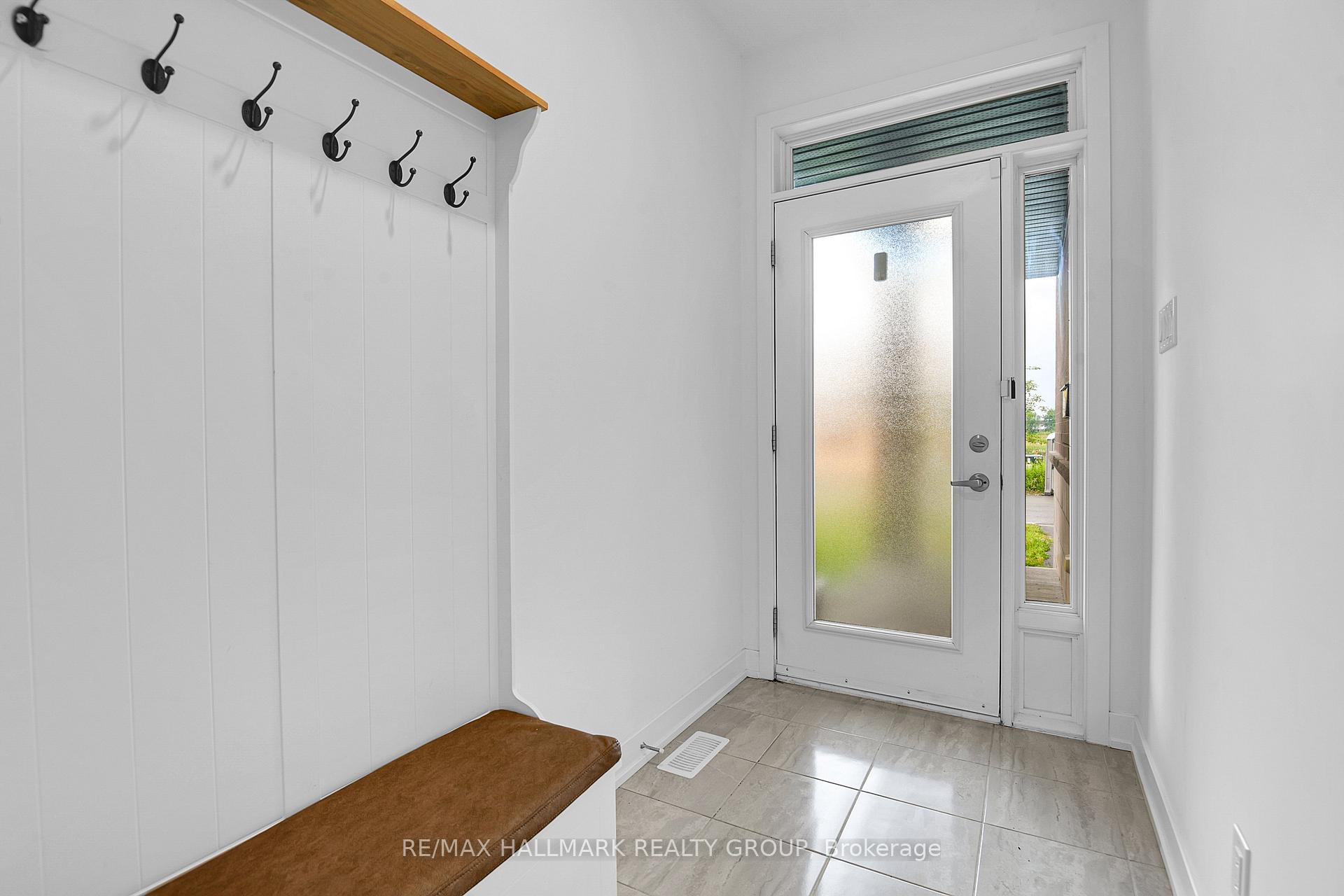 Photo 3 of 23 Peony Lane, Ottawa, Riverside South/Gloucester Glen — HOMEH