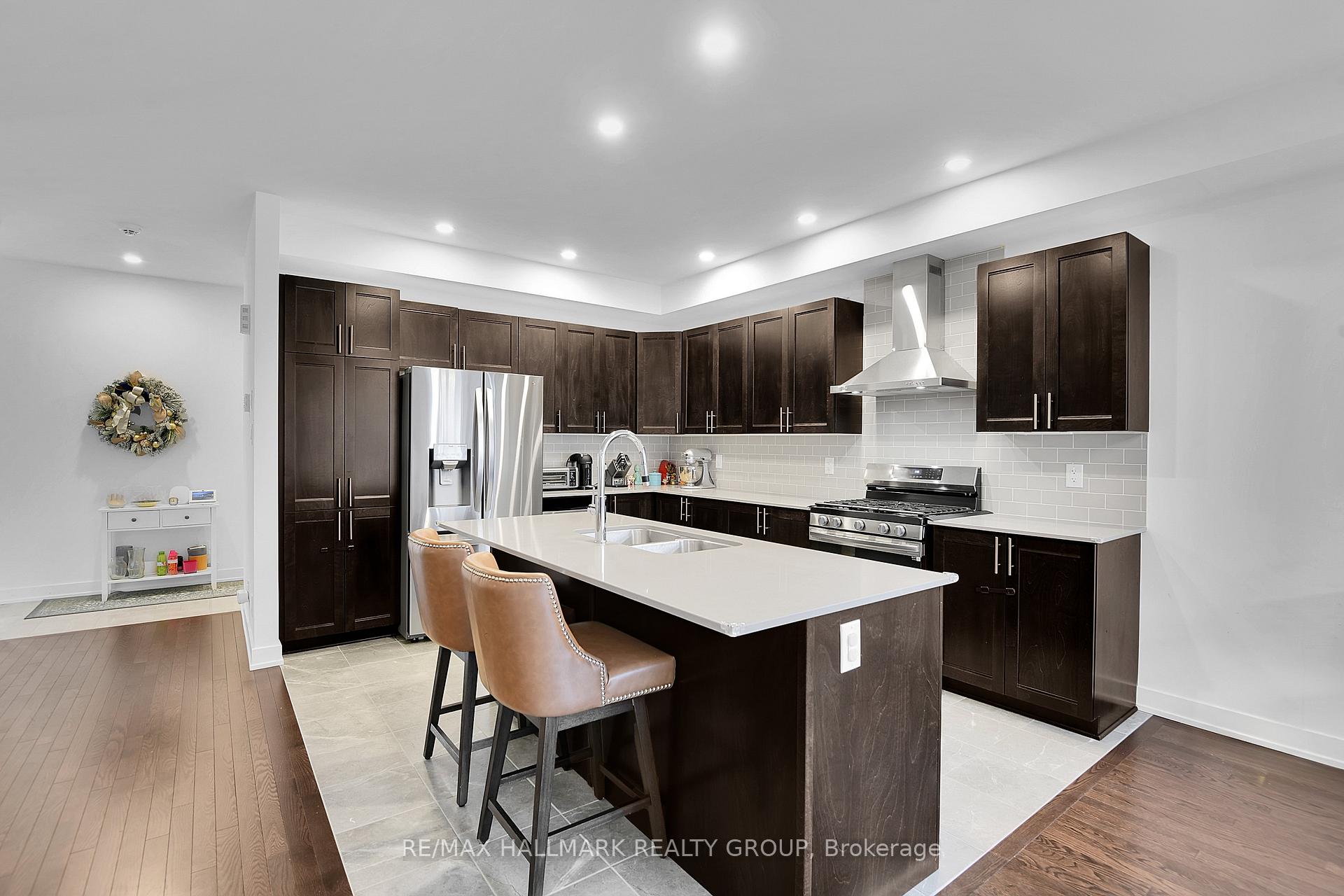 Photo 6 of 23 Peony Lane, Ottawa, Riverside South/Gloucester Glen — HOMEH