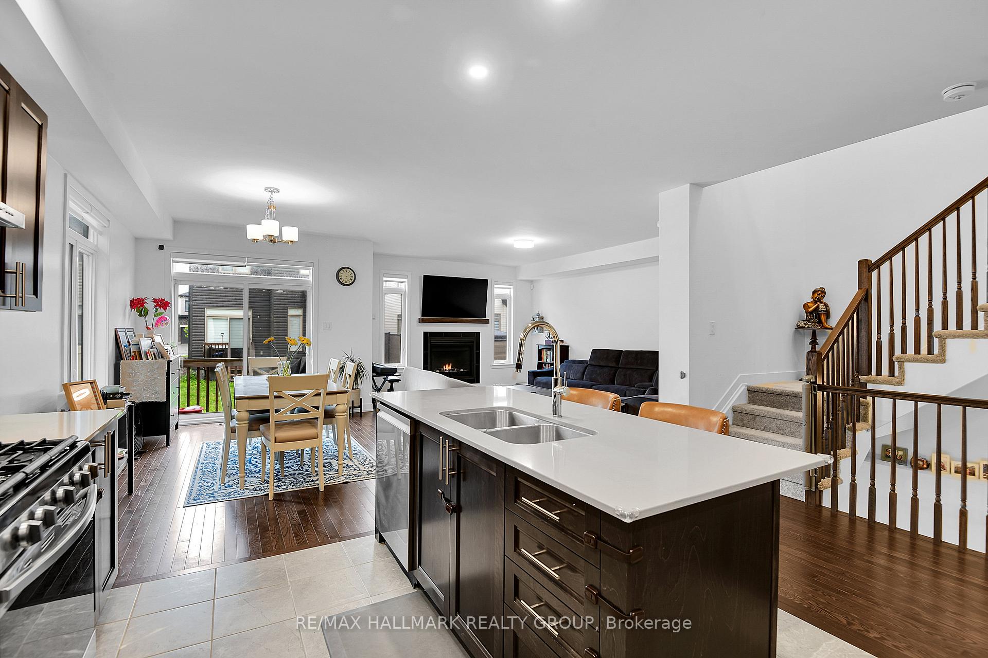 Photo 8 of 23 Peony Lane, Ottawa, Riverside South/Gloucester Glen — HOMEH