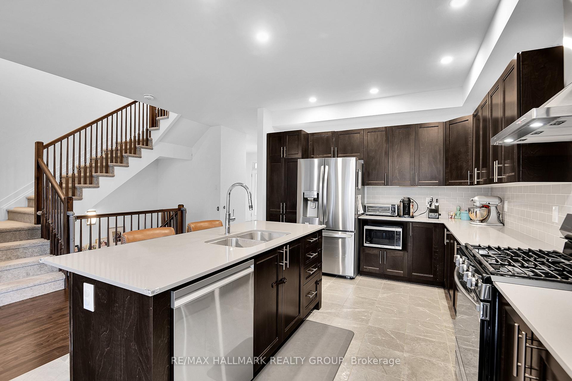 Photo 9 of 23 Peony Lane, Ottawa, Riverside South/Gloucester Glen — HOMEH
