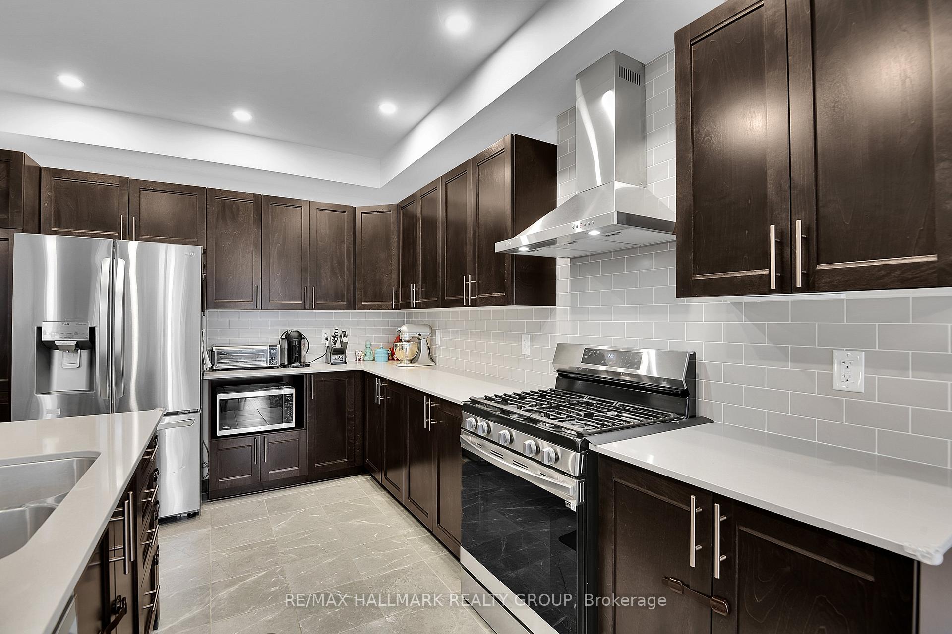 Photo 10 of 23 Peony Lane, Ottawa, Riverside South/Gloucester Glen — HOMEH