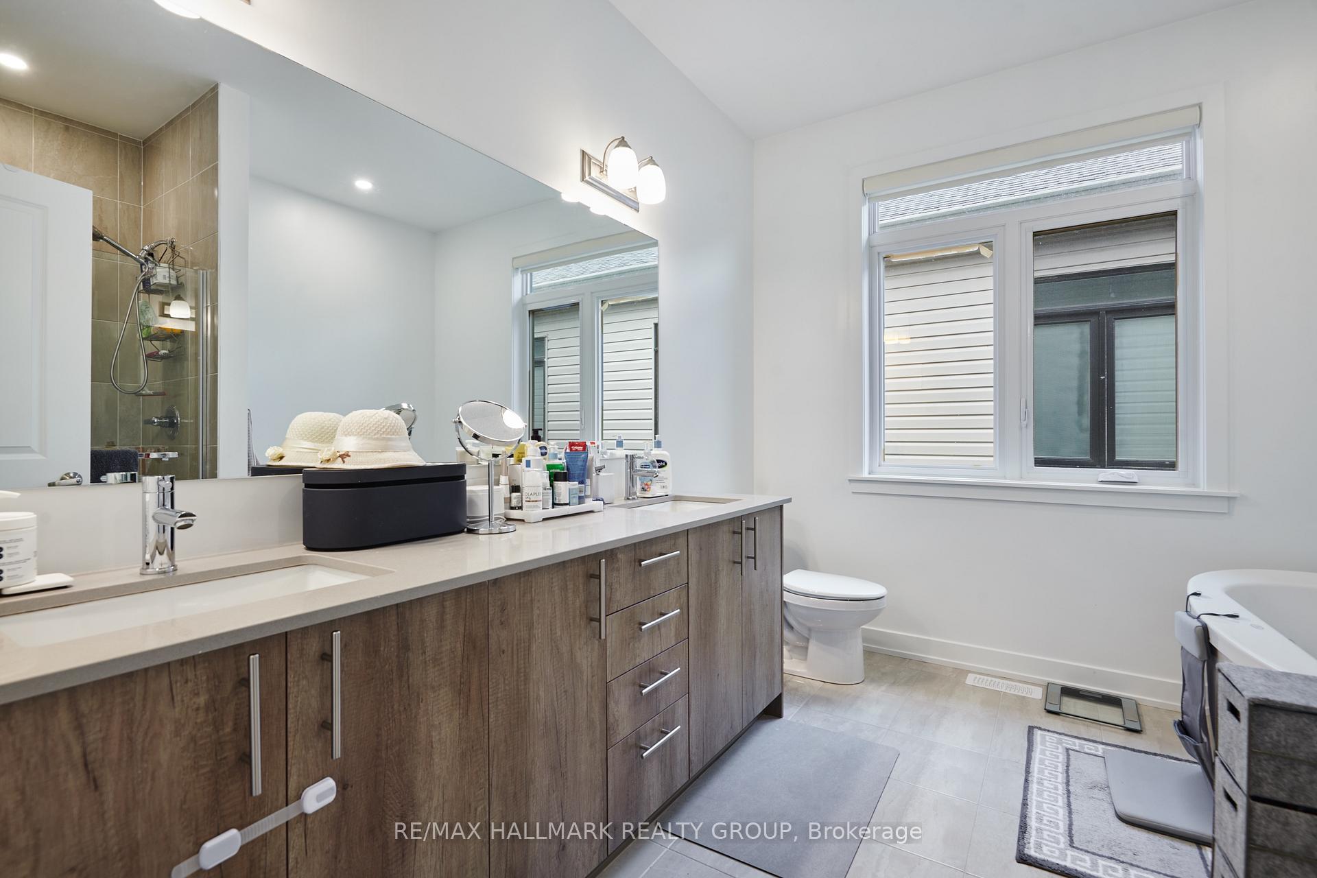 Photo 20 of 23 Peony Lane, Ottawa, Riverside South/Gloucester Glen — HOMEH