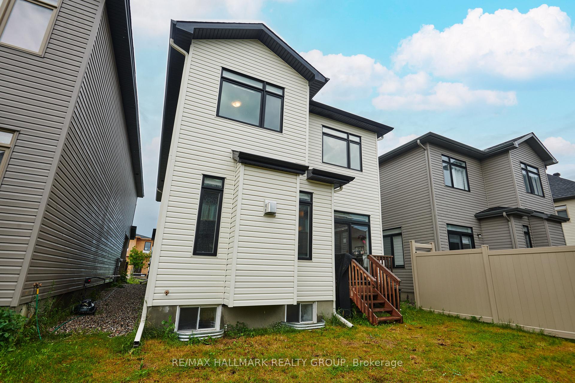 Photo 33 of 23 Peony Lane, Ottawa, Riverside South/Gloucester Glen — HOMEH