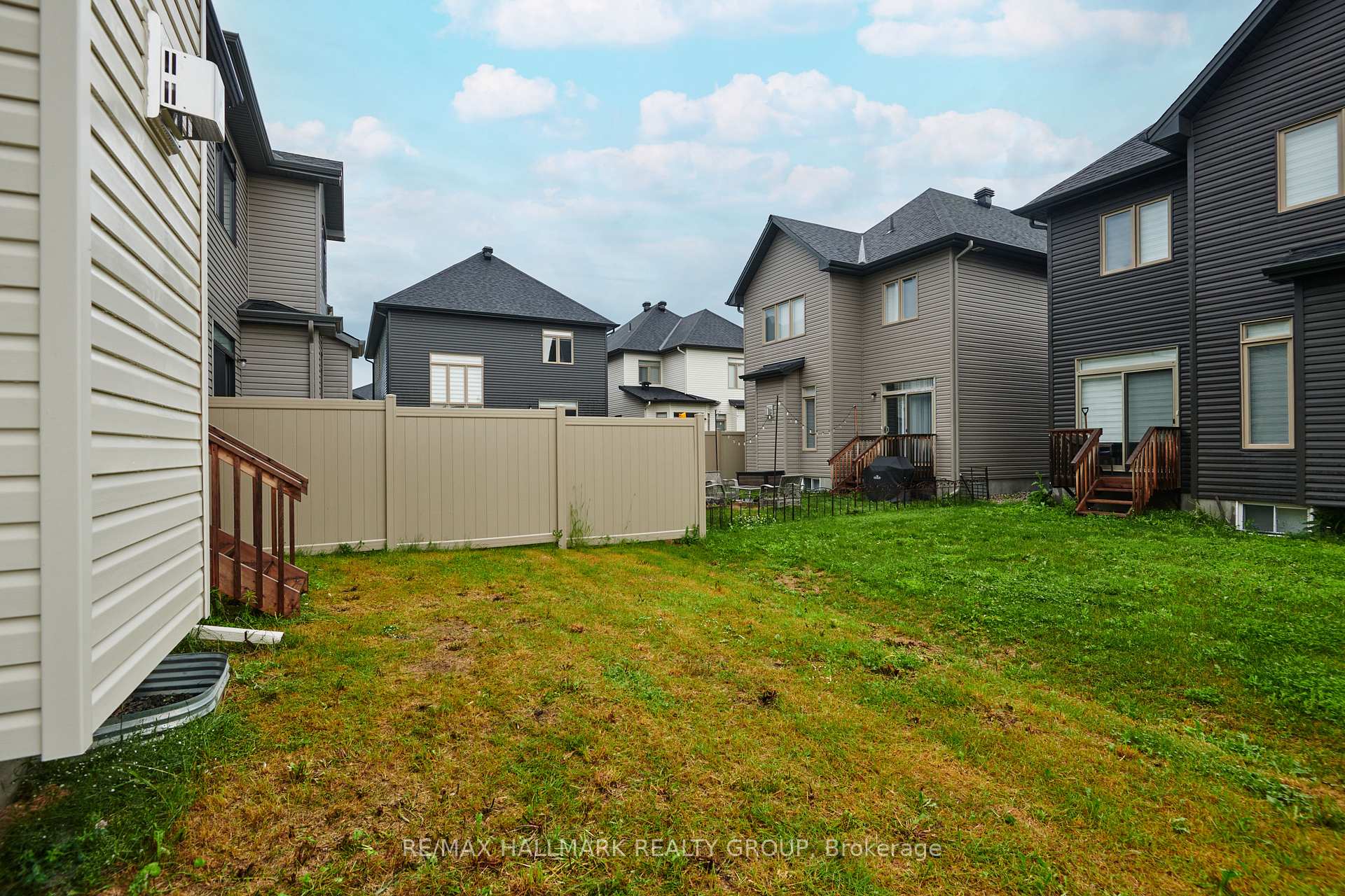 Photo 34 of 23 Peony Lane, Ottawa, Riverside South/Gloucester Glen — HOMEH