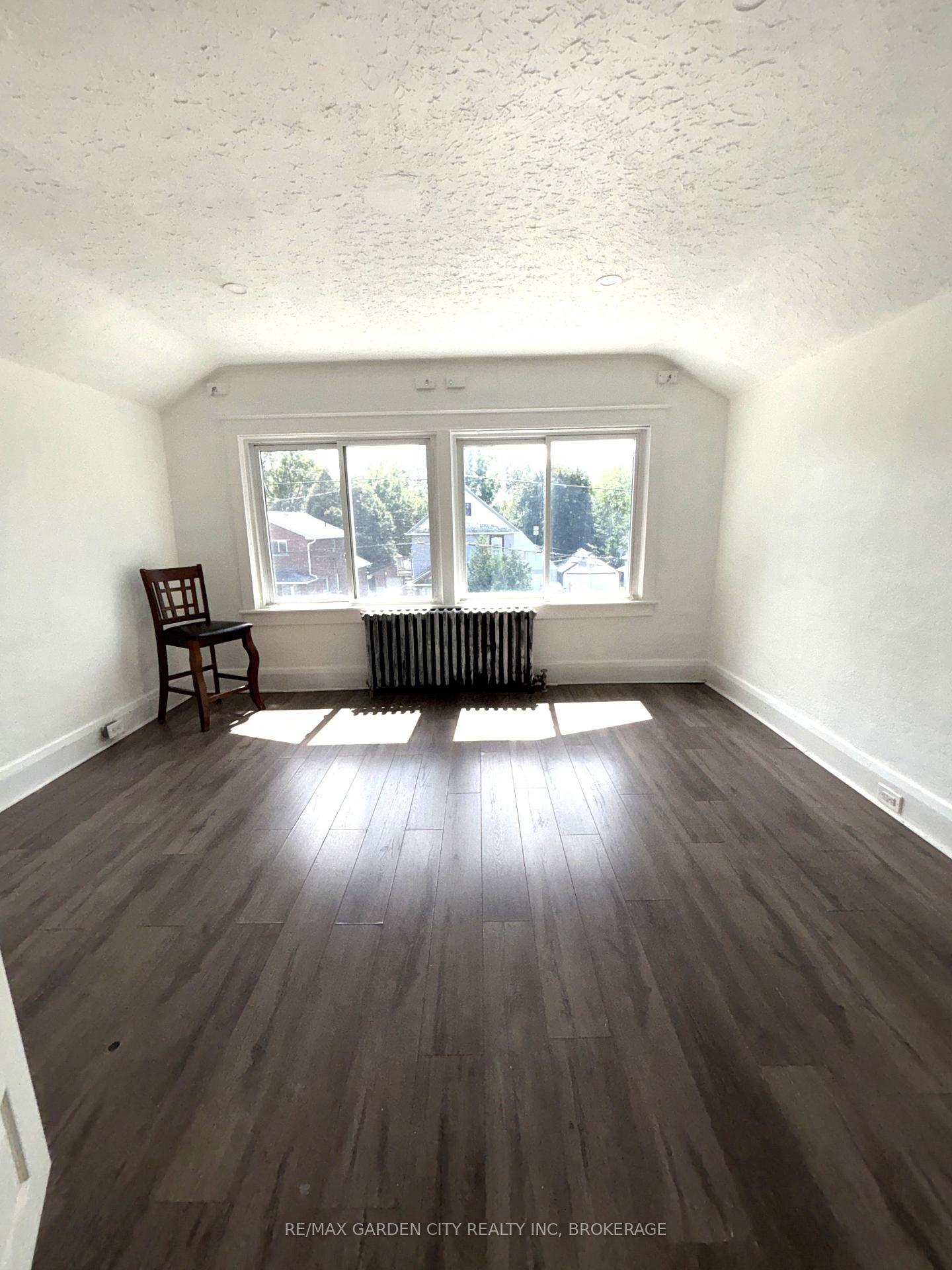 Photo 7 of Unit 3, 6165 Barker Street, Niagara Falls, Dorchester — HOMEH