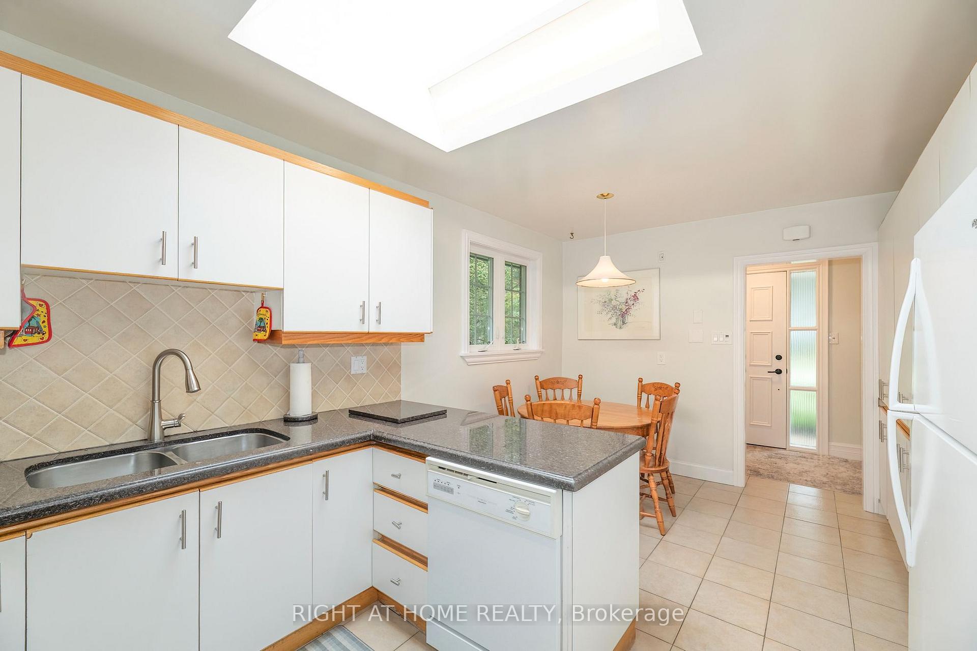 Photo 11 of 236 Shaughnessy Boulevard, North York, Don Valley Village — HOMEH