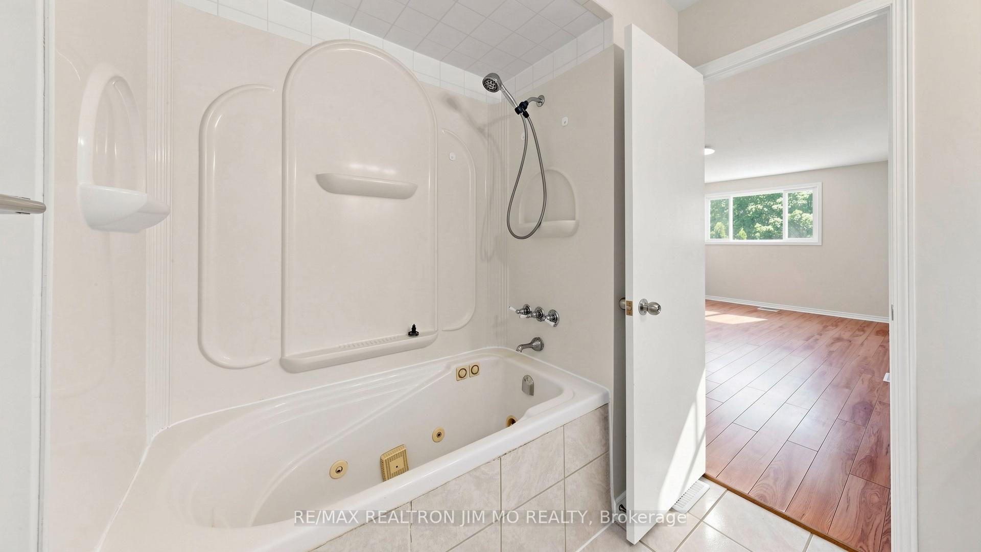 Photo 21 of 162 Biscayne Boulevard, Georgina, Keswick South — HOMEH