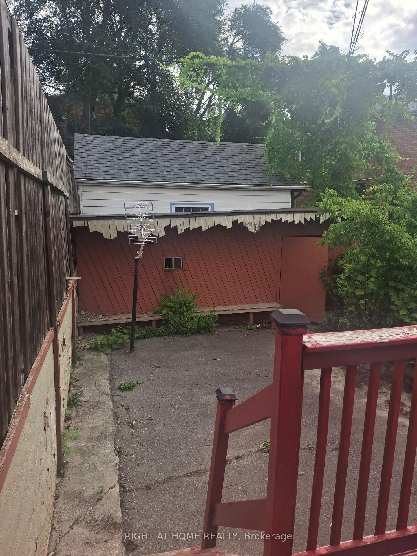 Photo 3 of 523 Caledonia Road, Toronto, Caledonia-Fairbank — HOMEH
